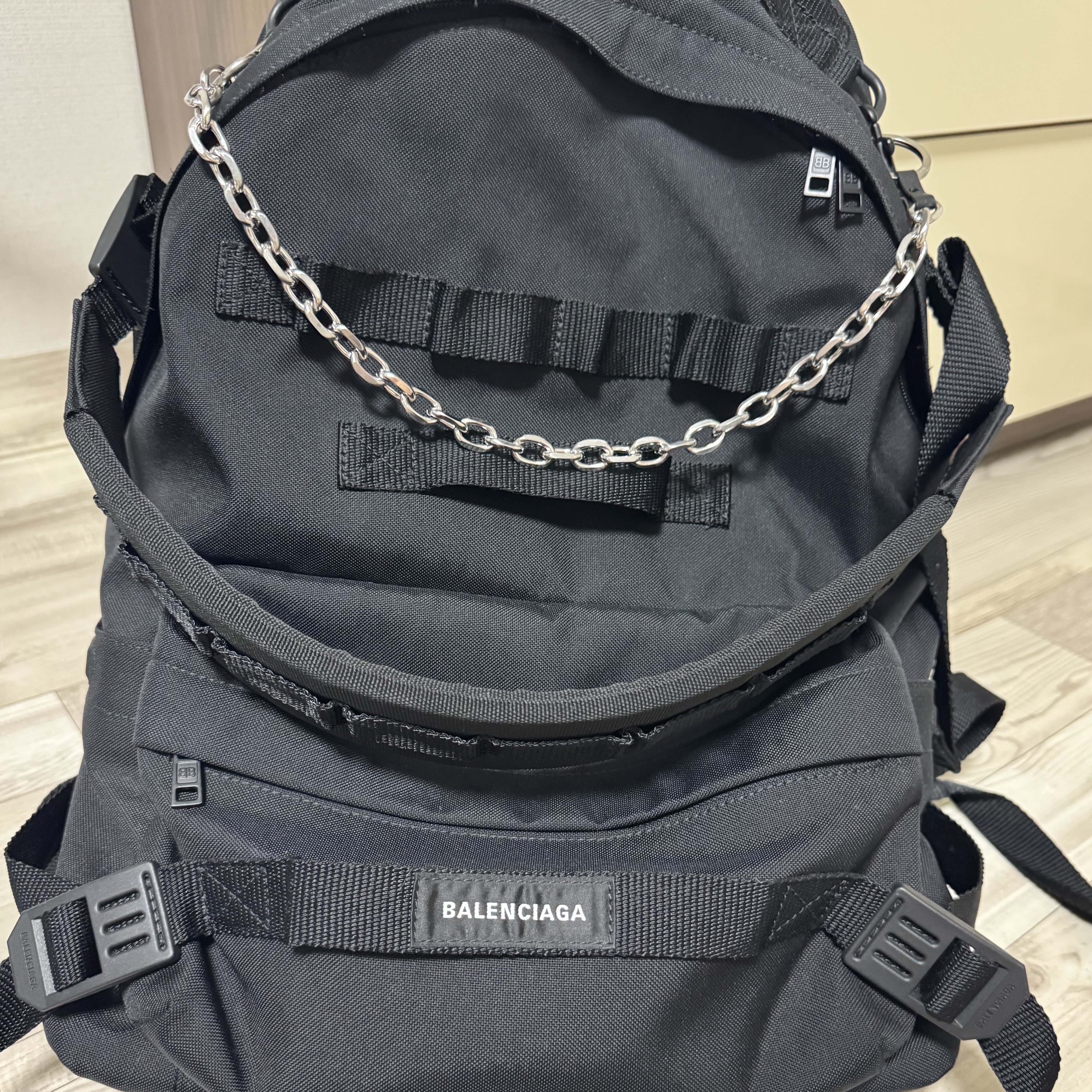 Balenciaga Army Medium Multicarry Backpack Black, Our Legacy Ladon Brass Keychain Matte Nickel 착용 스타일
