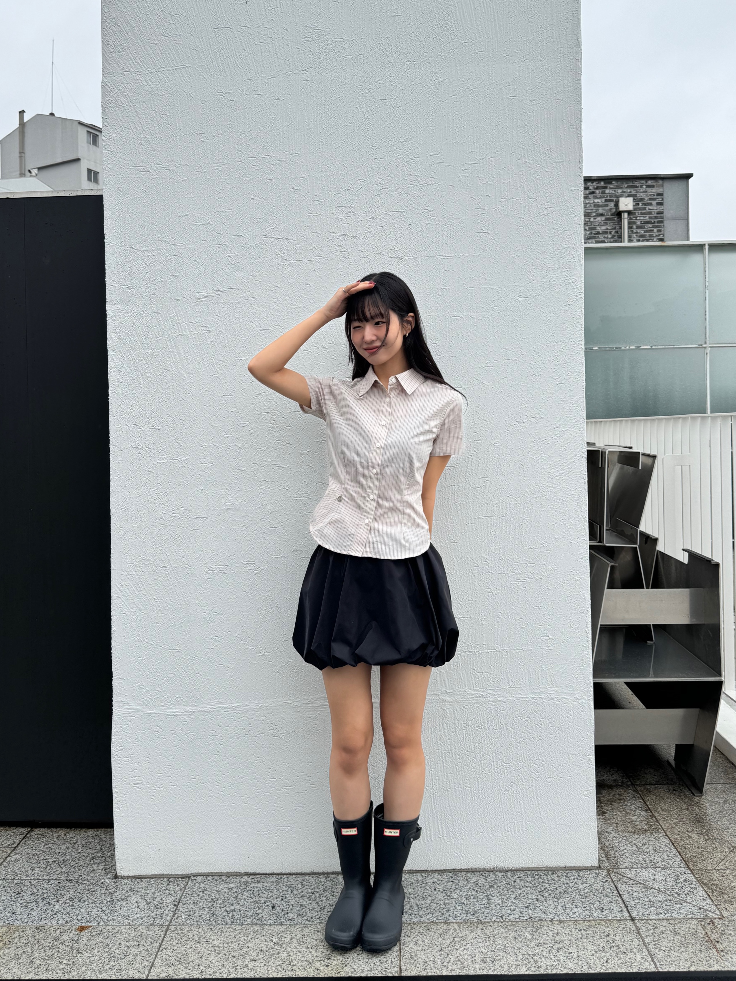 (W) Hunter Original Short Rain Boots Black 착용 스타일 - 1