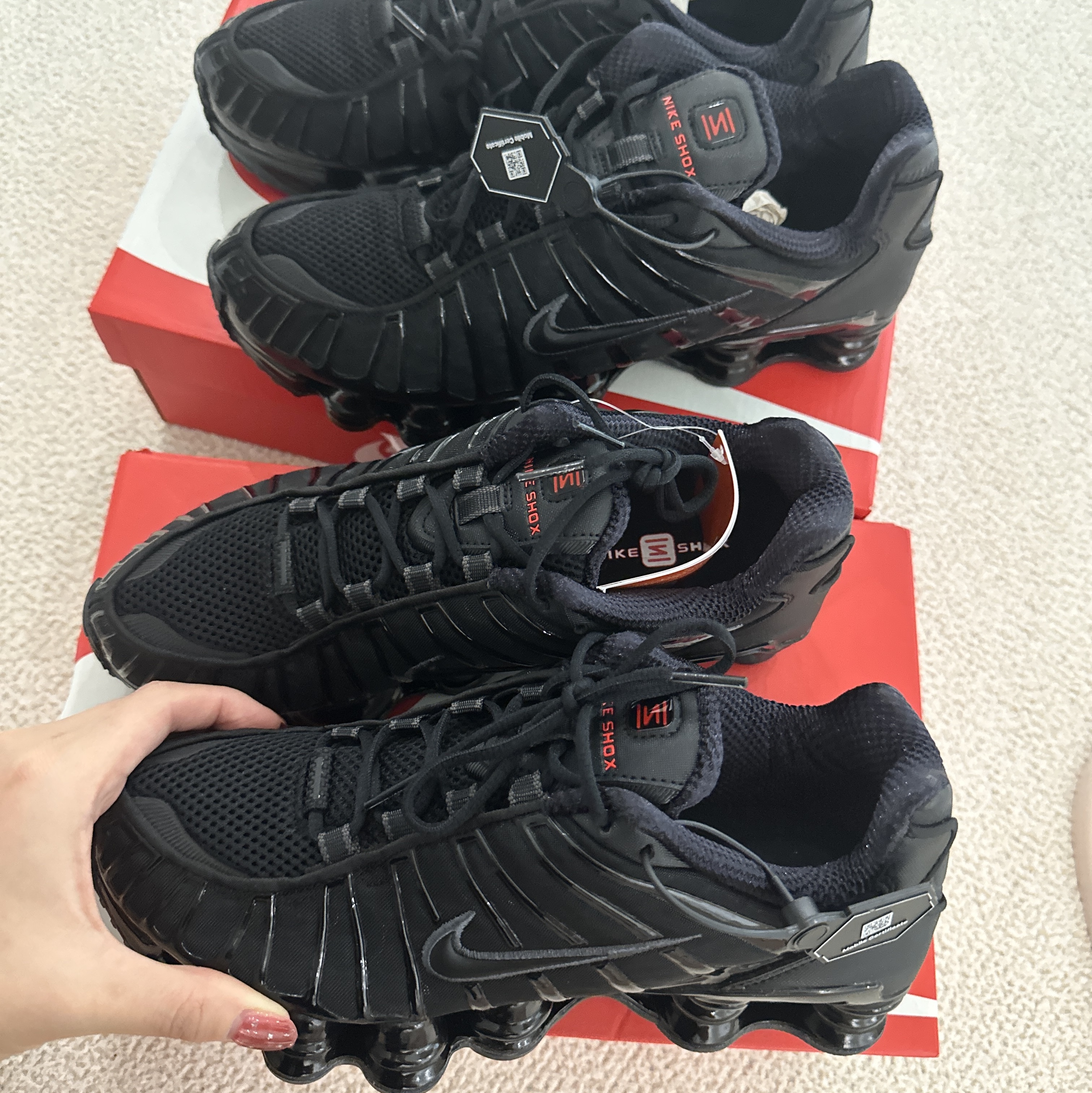 (W) Nike Shox TL Black and Max Orange 착용 스타일