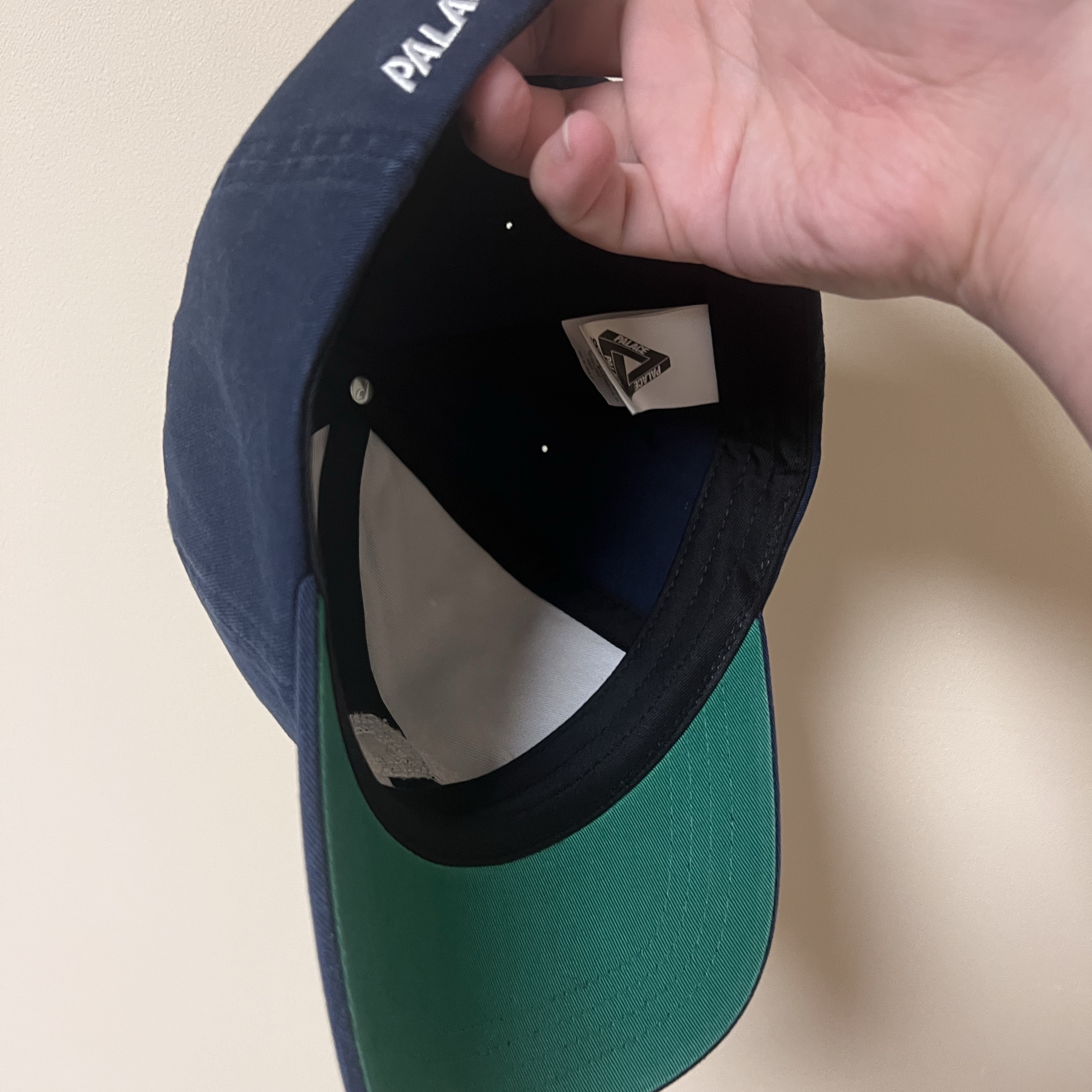 Palace P 6-Panel Navy 착용 스타일 - 2