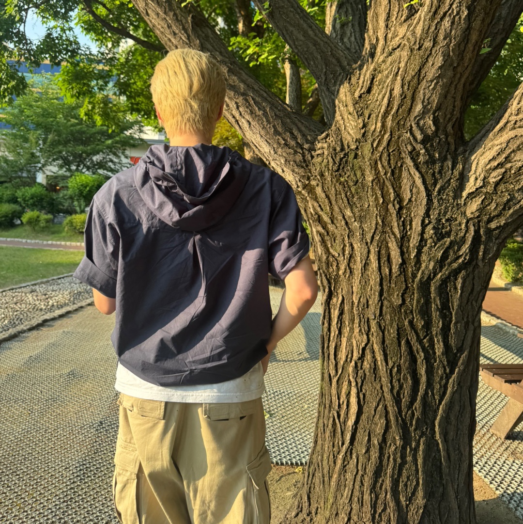 Blue Sunflower Semi-Wide Washed Cargo Pants, Blue Sunflower Plain Snap Hooded Windbreaker Shirt Navy 착용 스타일 - 3