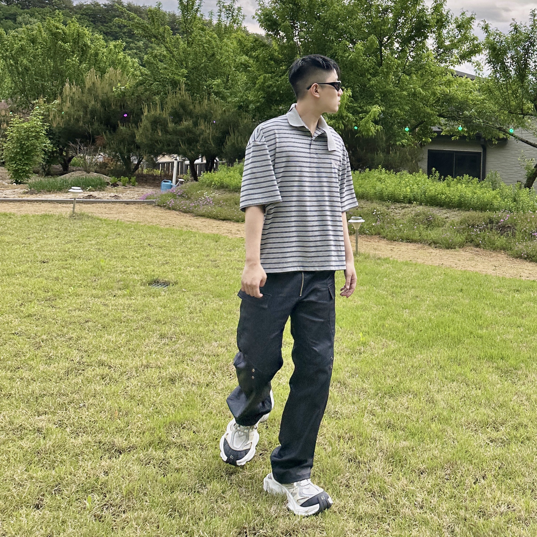 [KREAM 단독] Civision by CSC Double Collar Polo Grey Blue Striped, Balenciaga Cargo Sneakers White Grey 착용 스타일 - 4