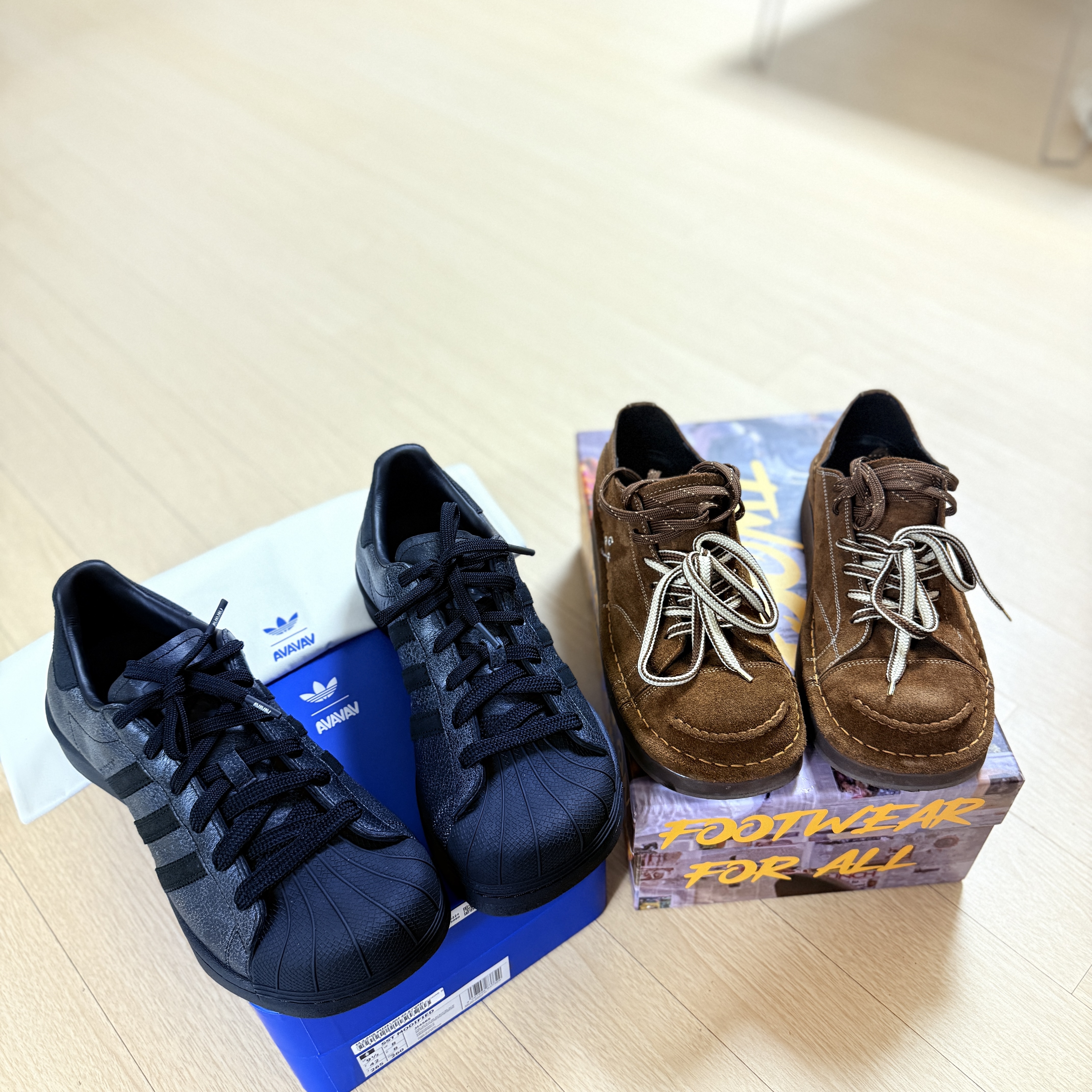(W) Adidas x Avavav Superstar Core Black 착용 스타일