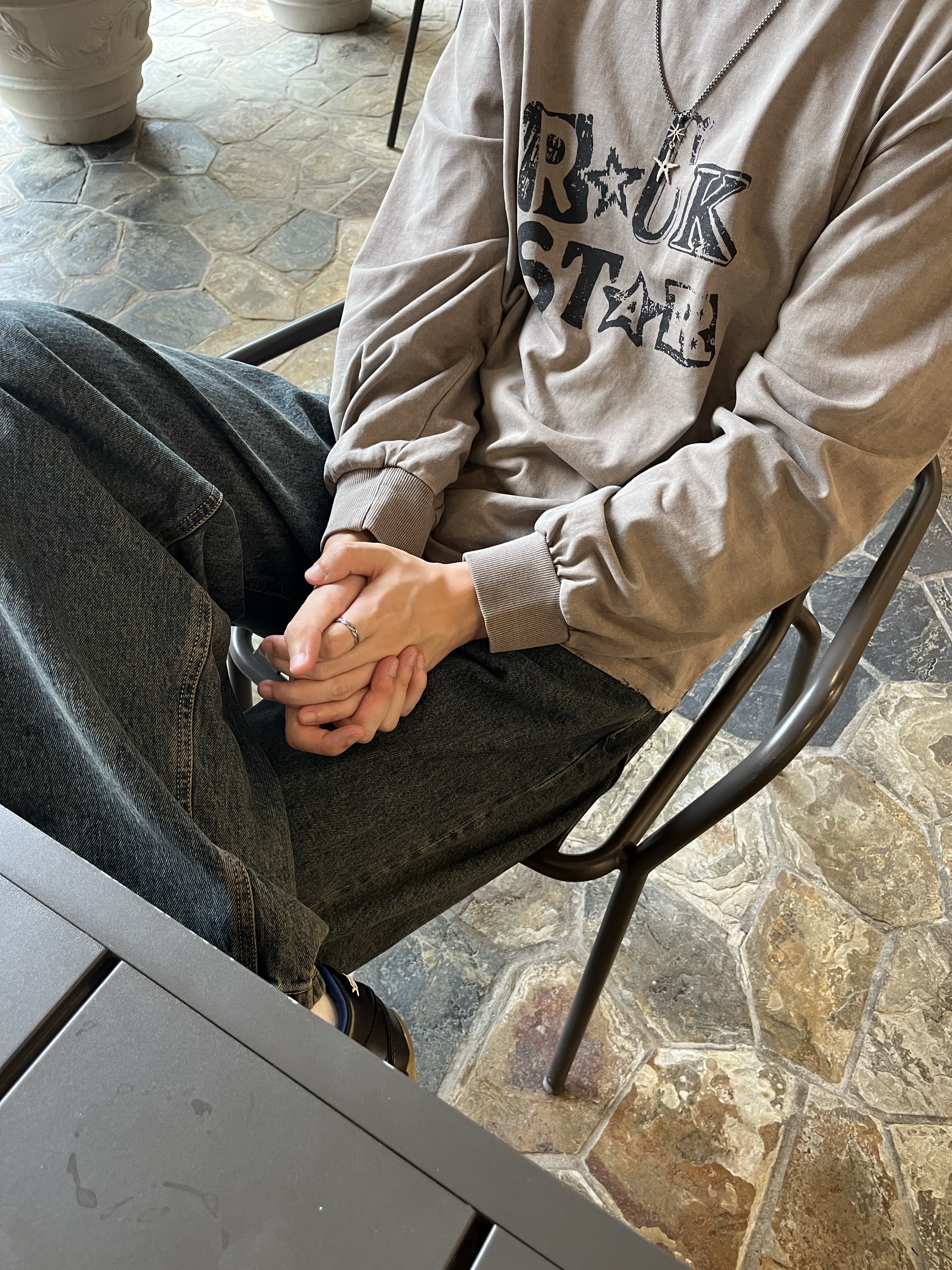 Hatchingroom Curve Jeans Vintage Blue, Adidas x Yeseyesee Country OG Core Black Cloud White 착용 스타일 - 1