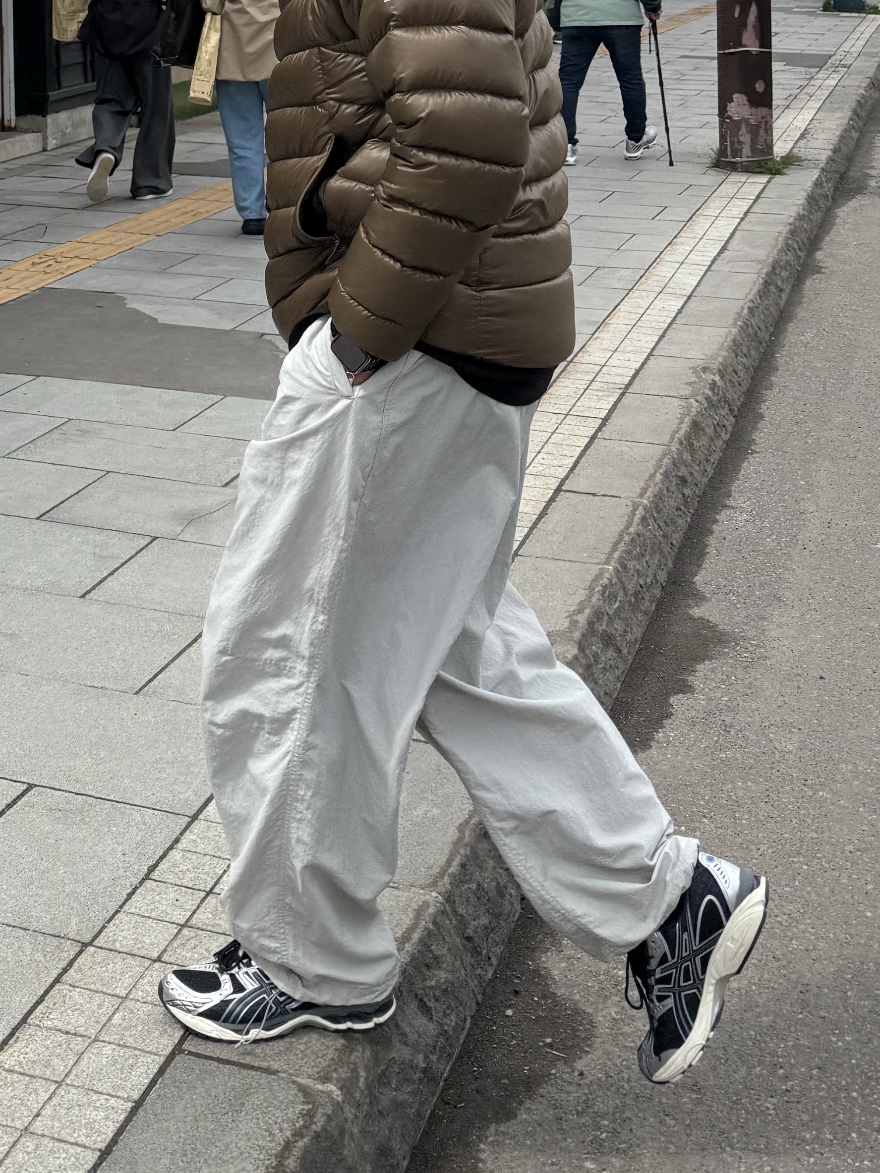 Asics Gel-Nimbus 10.1 Black Midnight, The North Face Summit Mattehorn RDS Down Jacket Khaki 착용 스타일