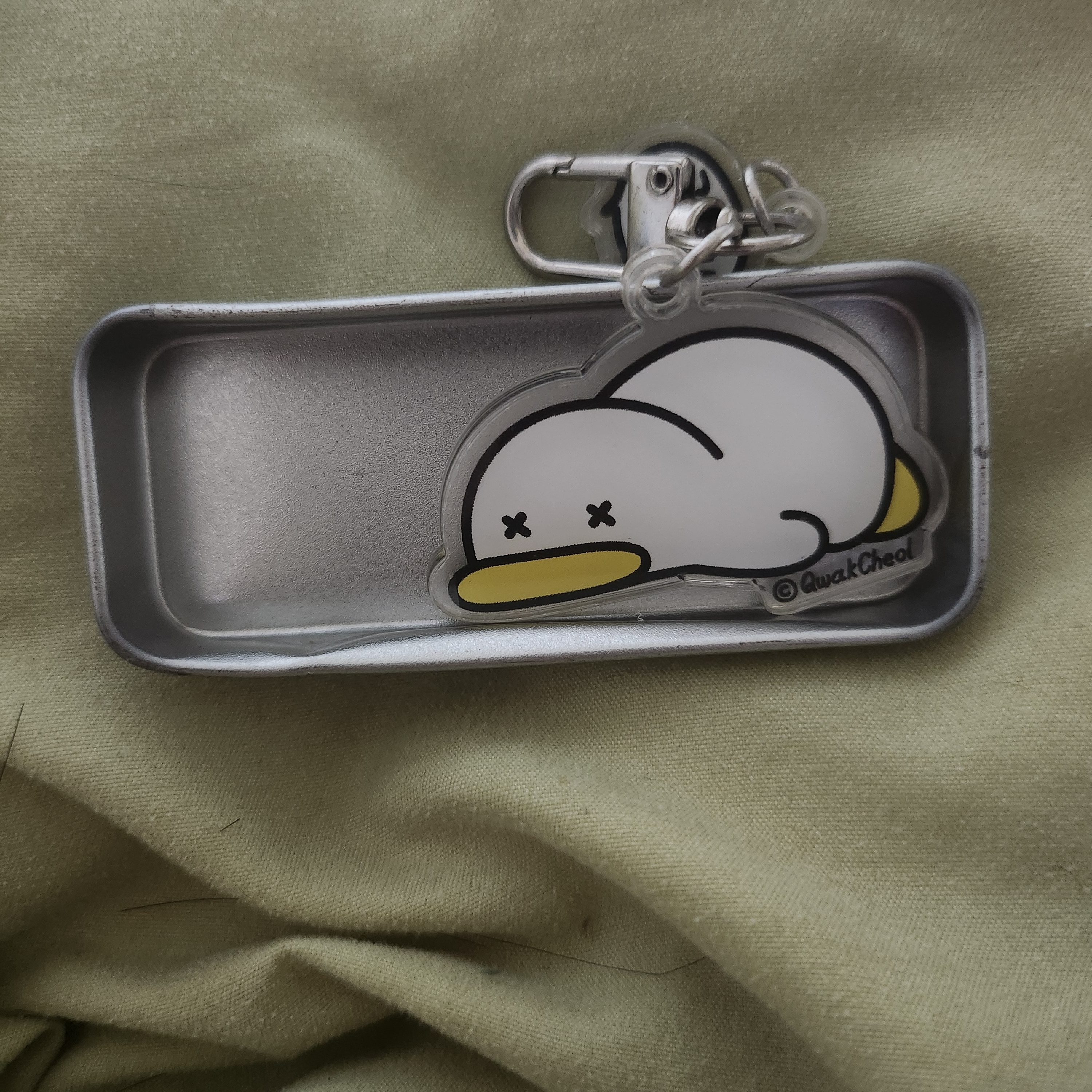 QwakCheol Random Acrylic Keyring 착용 스타일