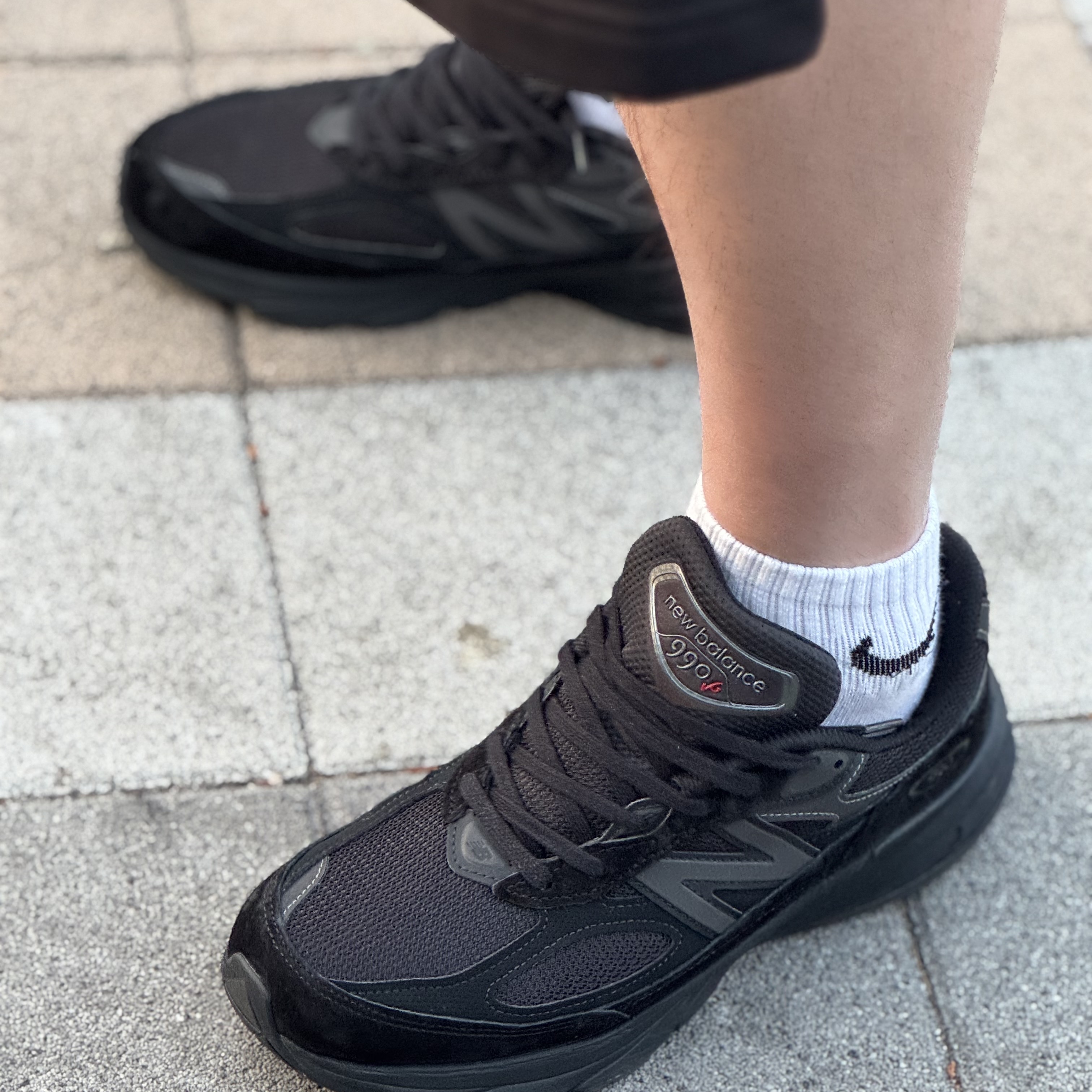 New Balance 990v6 Made in USA Triple Black - D Standard 착용 스타일