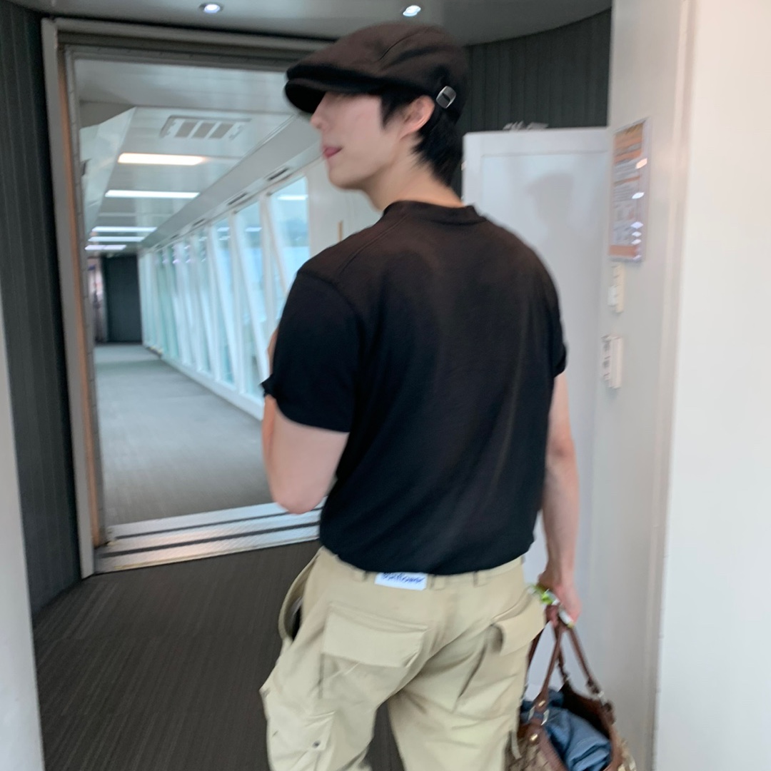Blue Sunflower Semi Wide Cargo Pants Beige 착용 스타일 - 2