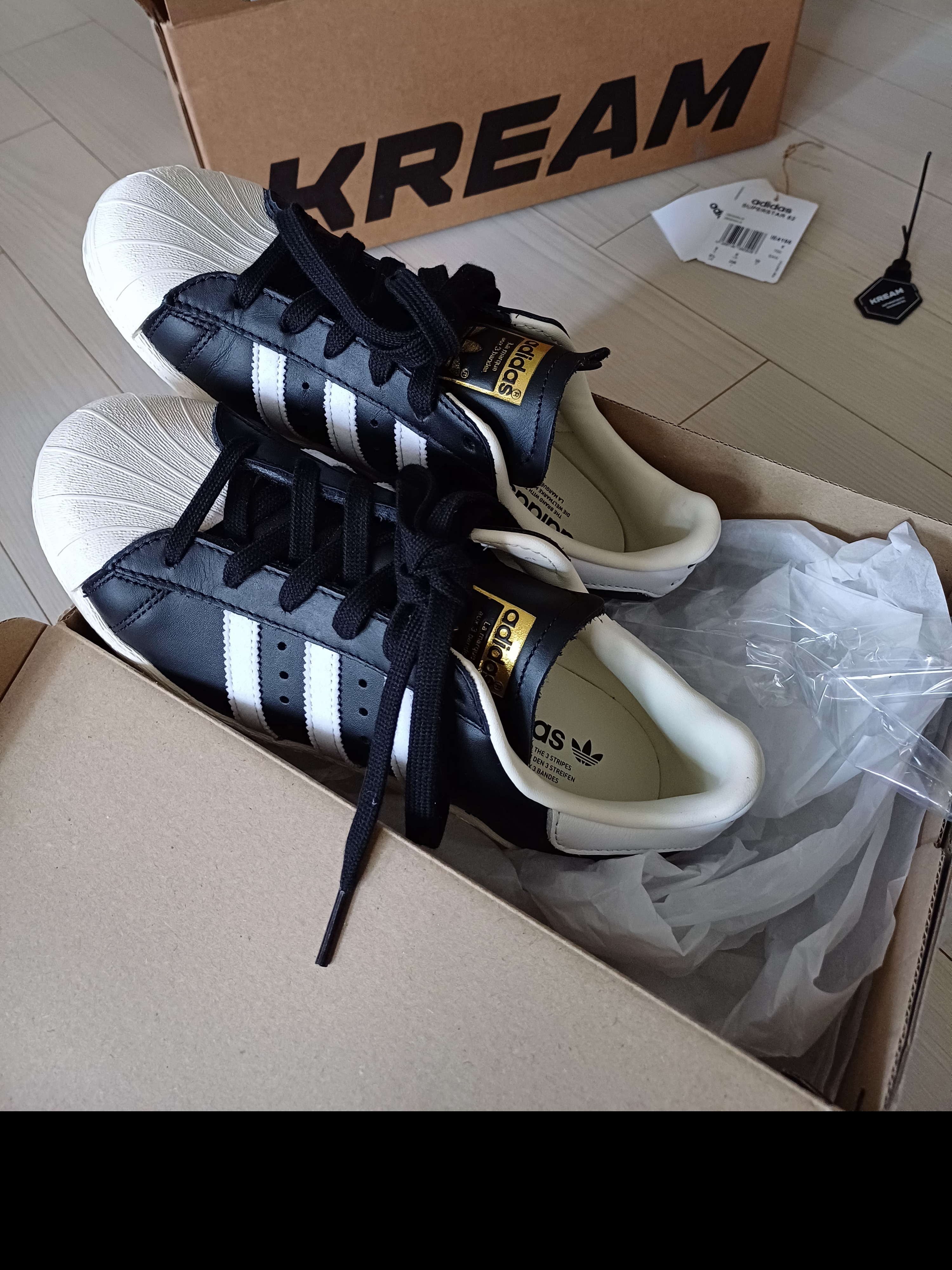 Adidas Superstar 82 FI Core Black 착용 스타일 - 3