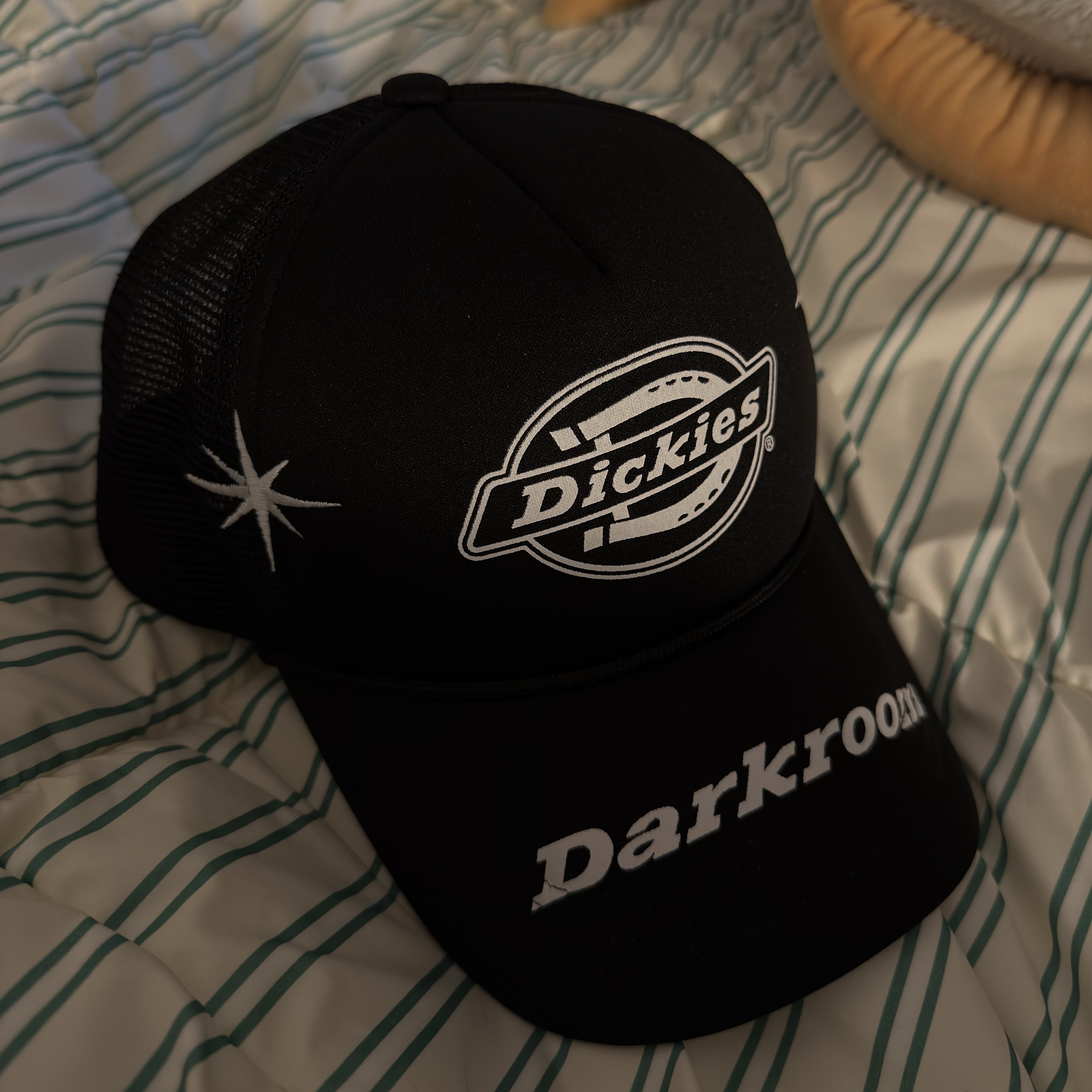 Dickies x Darkr8m Studio Mesh Foam Trucker Hat Black 착용 스타일