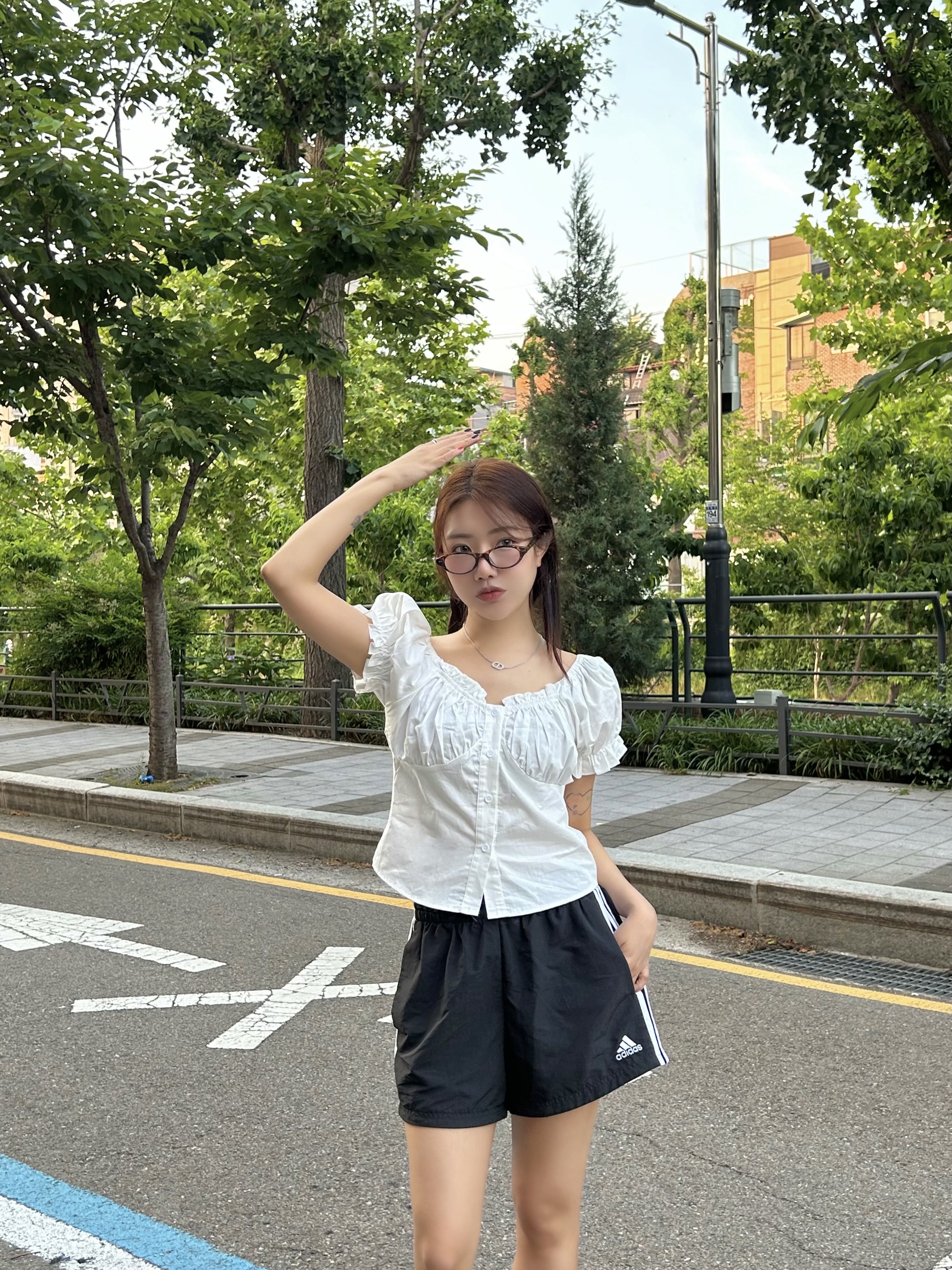 (W) Adidas 3-Stripes Woven Shorts Black - KR Sizing, Nike V2K Run Black Anthracite 착용 스타일 - 3