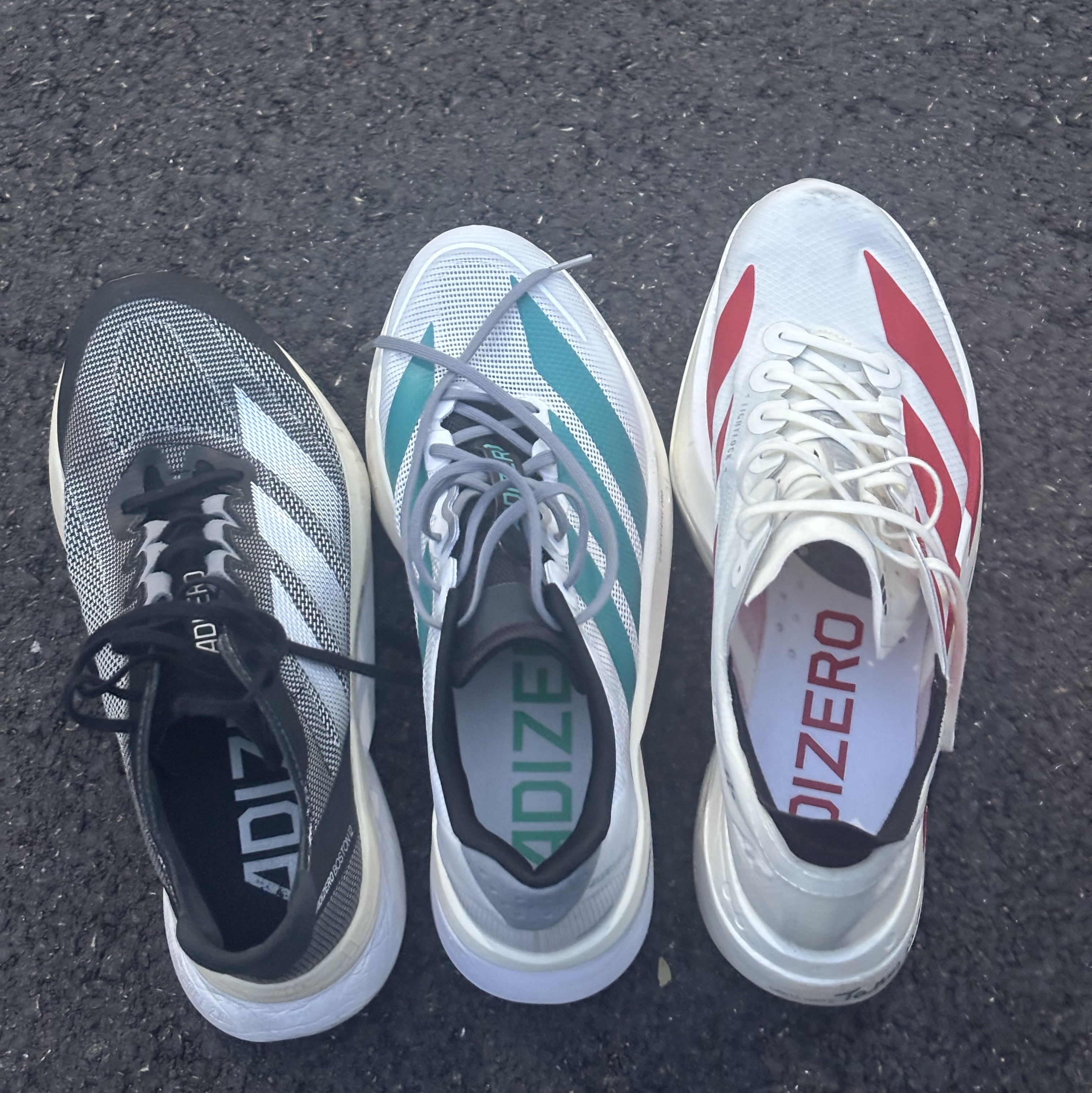 Adidas Adizero Boston 13 Cloud White Pure Teal, Adidas Adizero Boston 12 Core Black Cloud White 착용 스타일 - 2