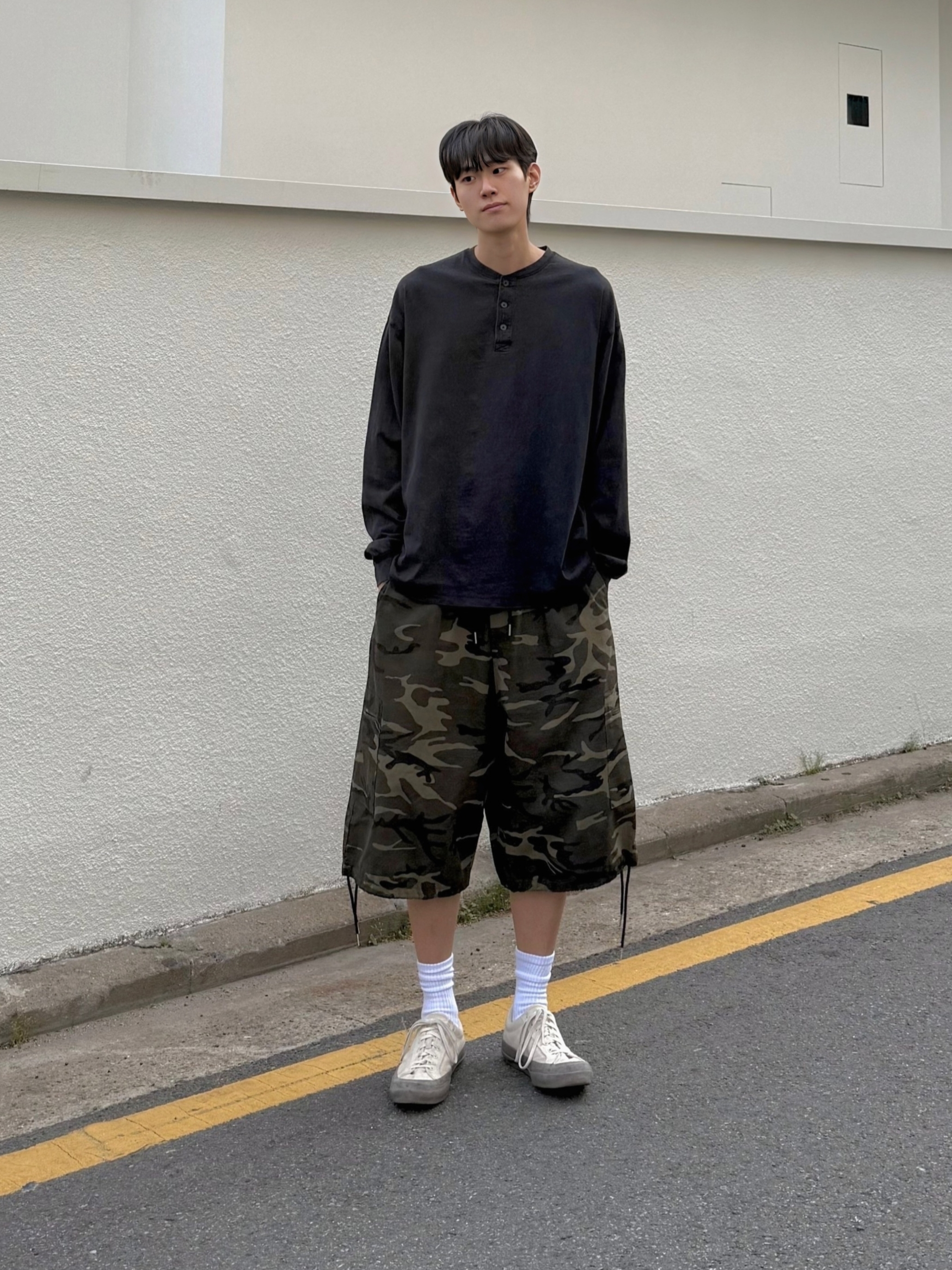 Moonstar Fine Vulcanized Gym Classic White, Moonstar Fine Vulcanized Gym Classic Dark Navy 착용 스타일 - 2