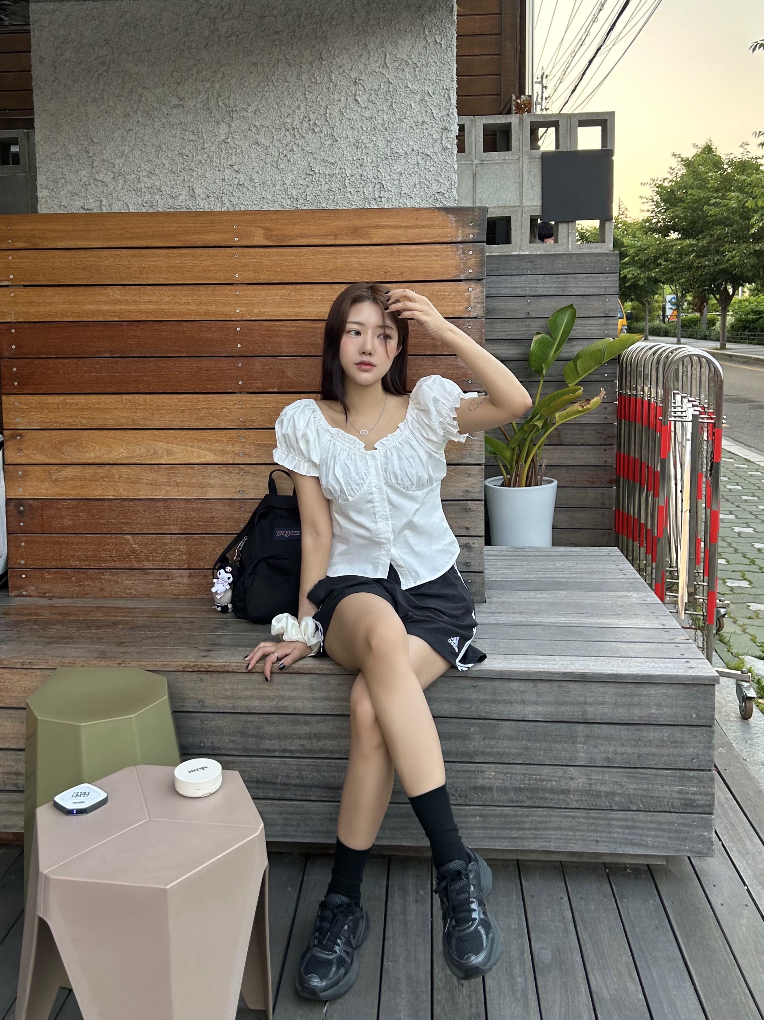 (W) Adidas 3-Stripes Woven Shorts Black - KR Sizing, Nike V2K Run Black Anthracite 착용 스타일 - 1