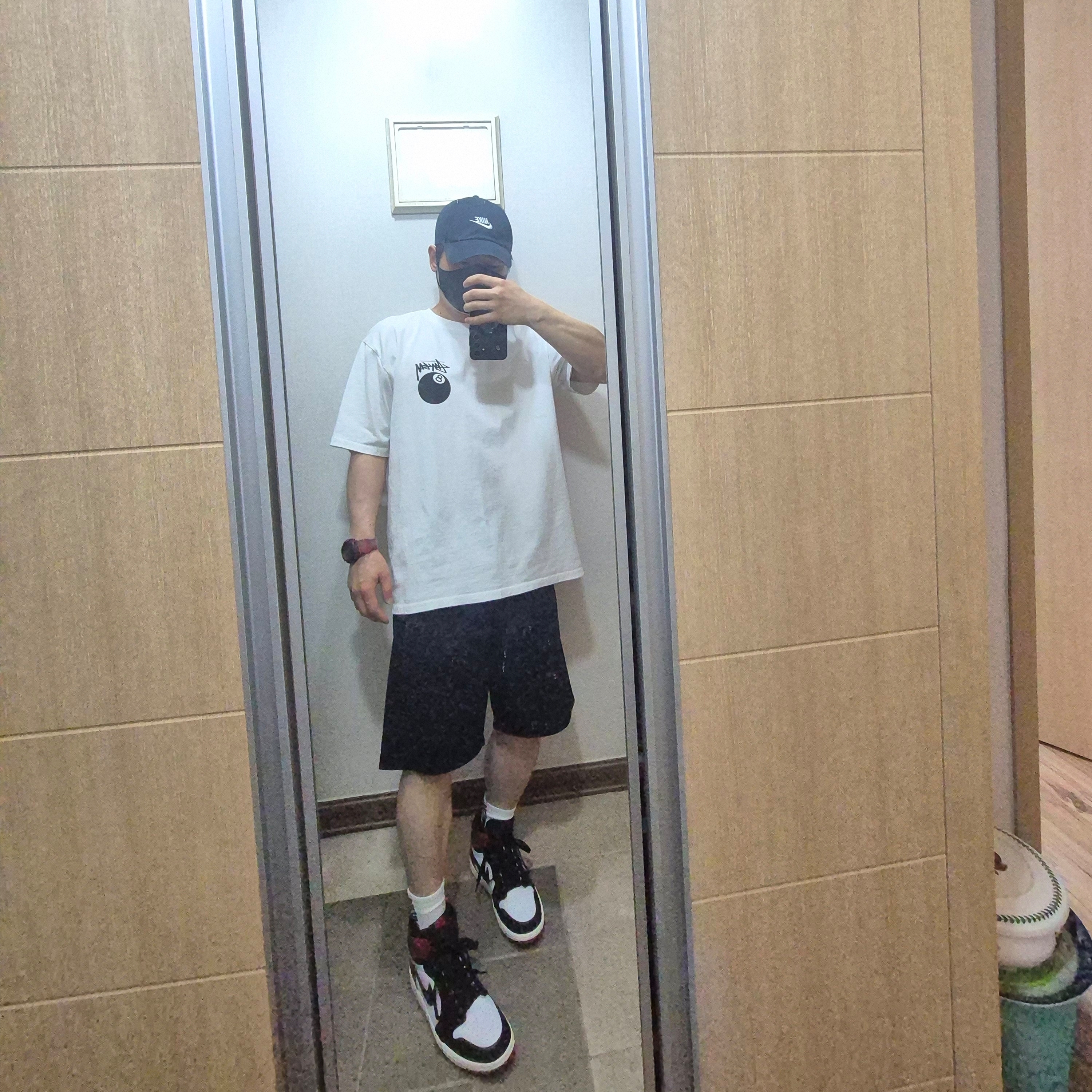 Jordan 1 Retro High OG Black Toe, Stussy 8 Ball T-Shirt White - 22SS 착용 스타일