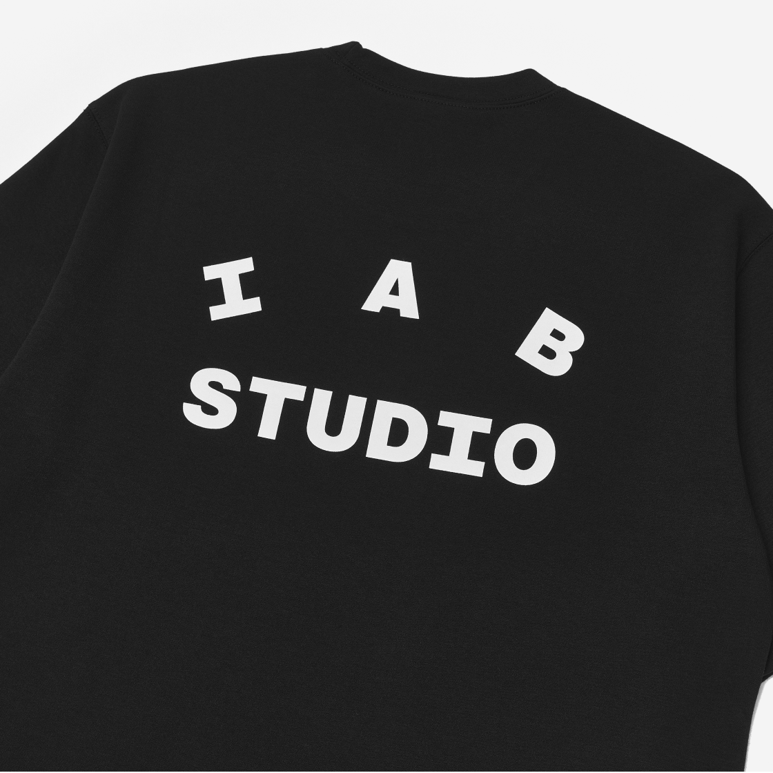 아이앱 스튜디오 티셔츠 블랙 화이트 | IAB Studio | KREAM