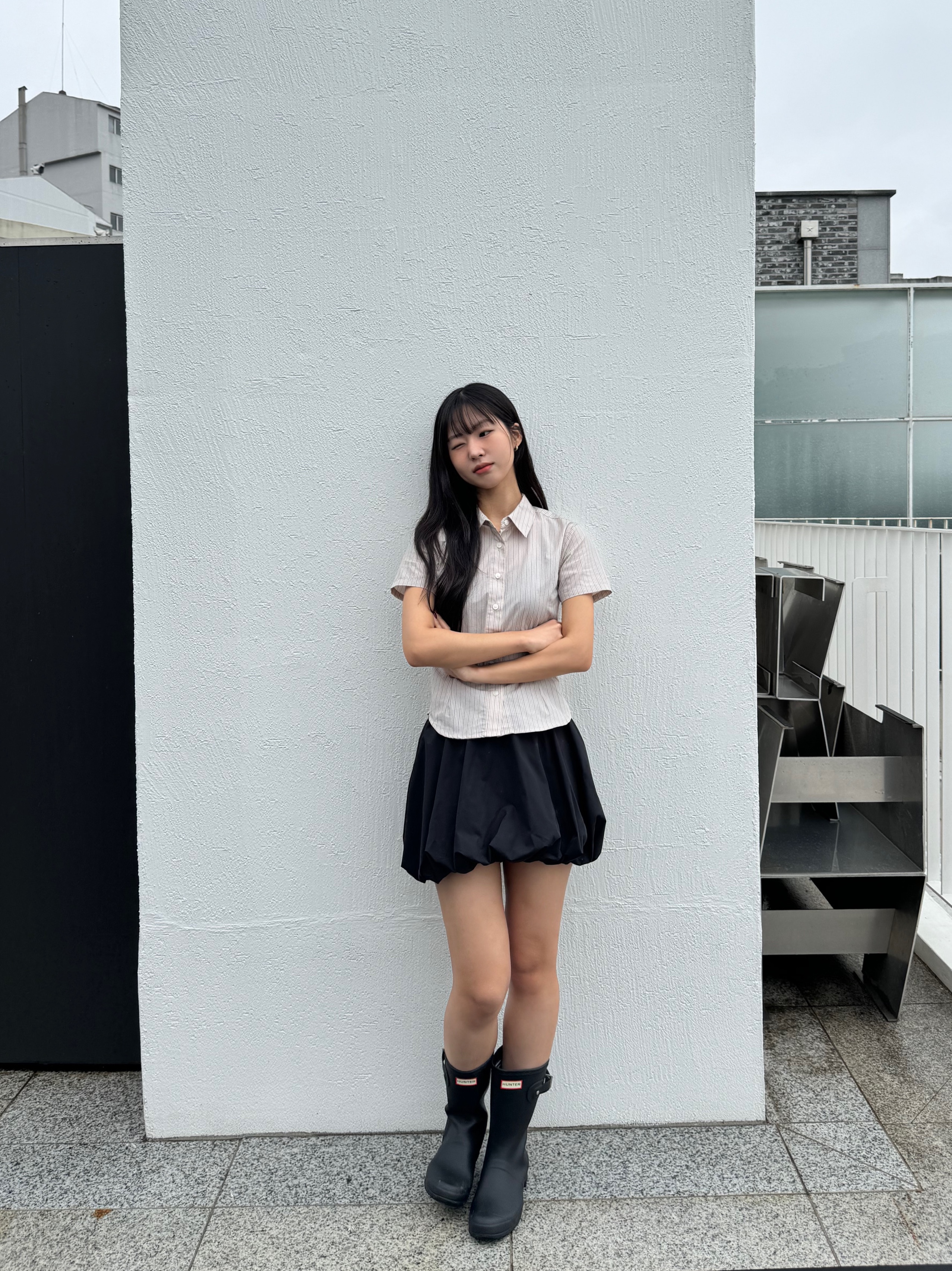 (W) Hunter Original Short Rain Boots Black 착용 스타일 - 2