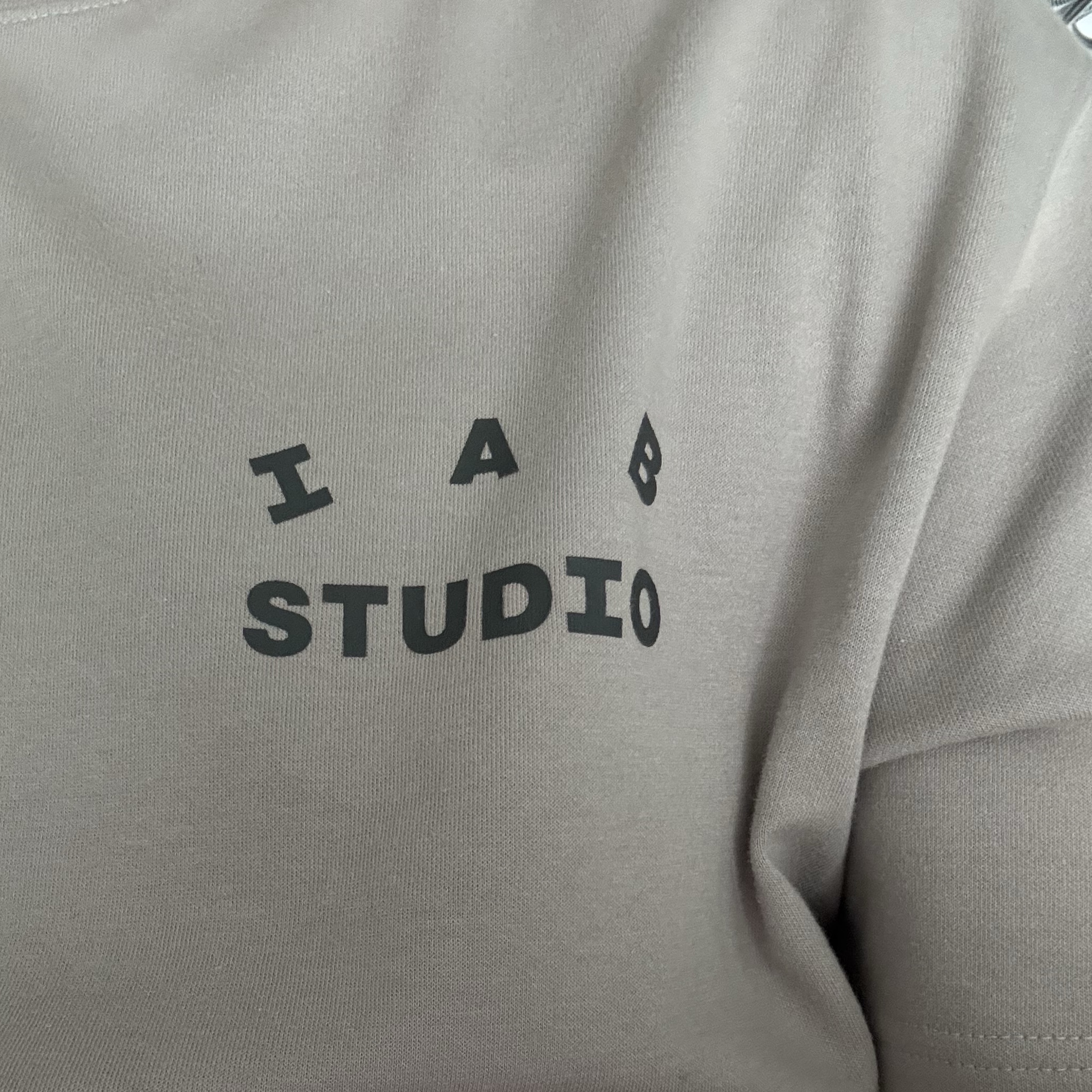 IAB Studio x Niniz T-Shirt 착용 스타일