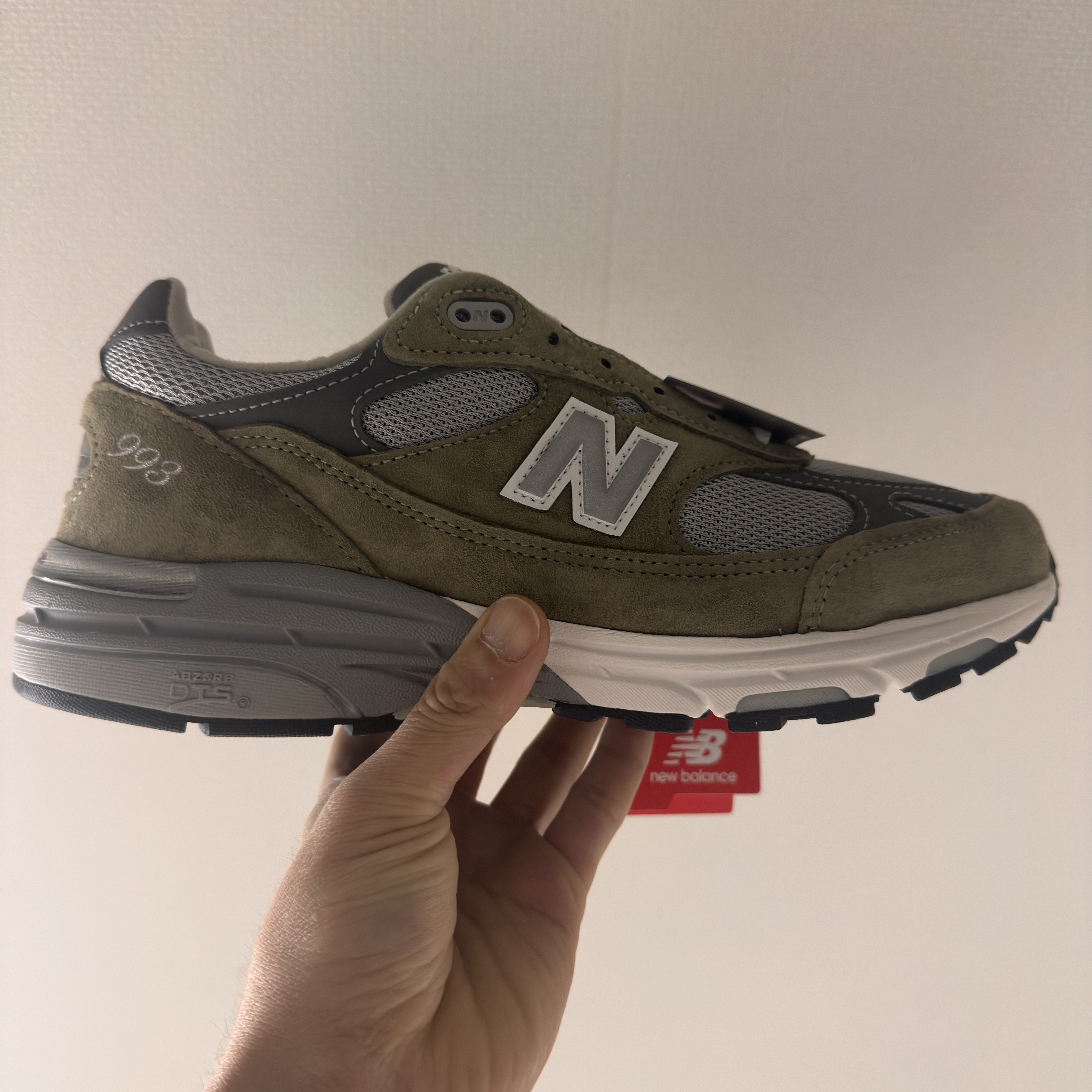 New Balance 993 Made in USA Covert Green Medium Grey - D Standard 착용 스타일