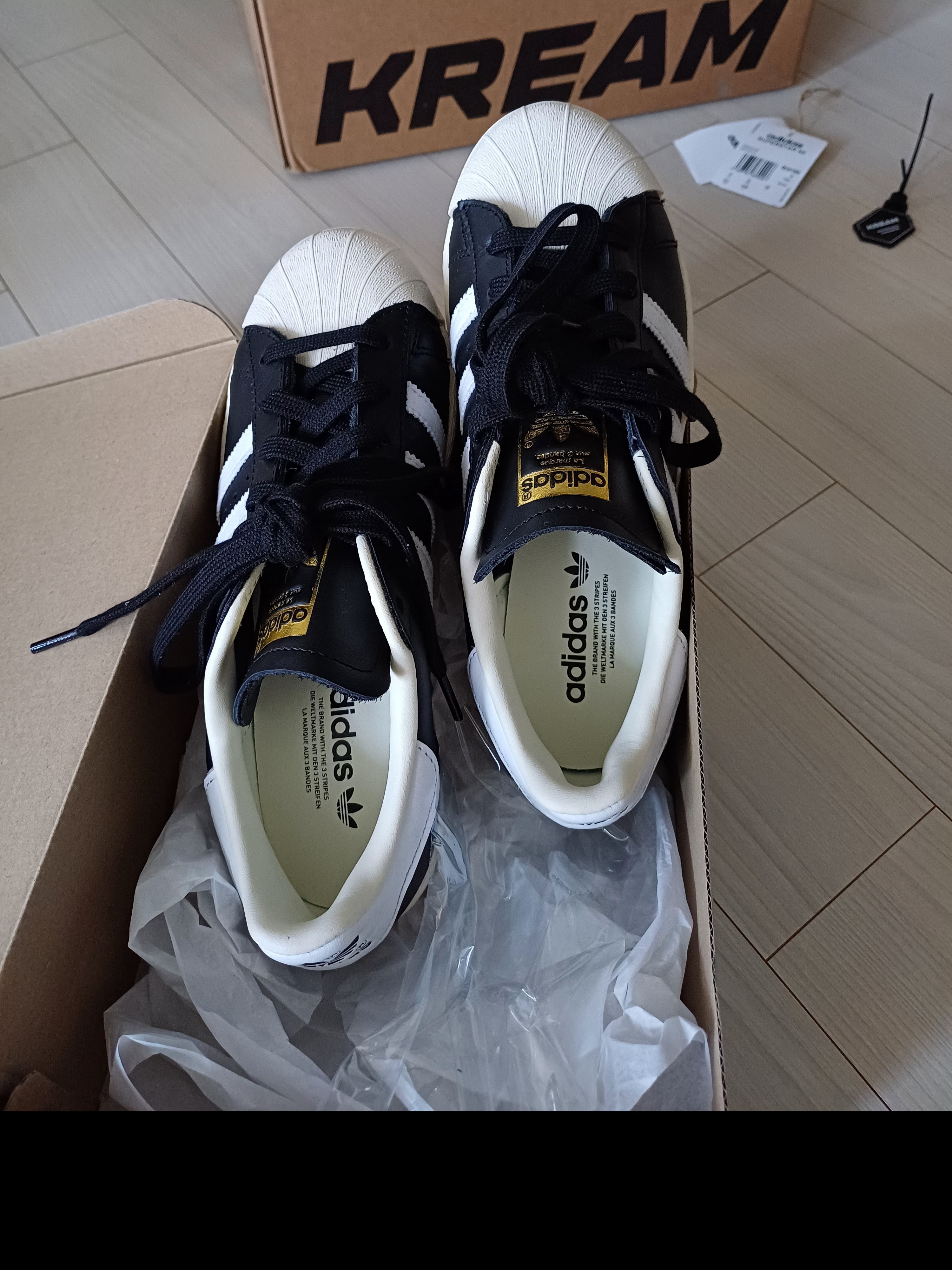 Adidas Superstar 82 FI Core Black 착용 스타일 - 4