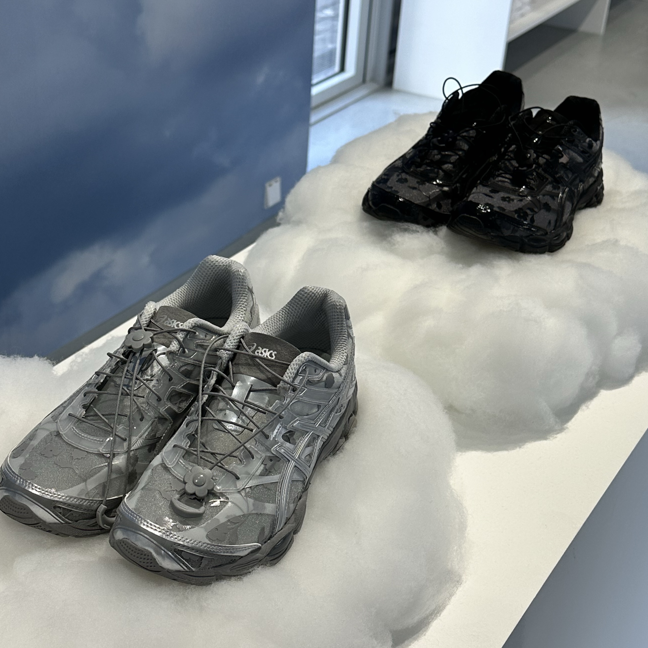 Asics x Cecilie Bahnsen Gel-Cumulus 16 Gray, Asics x Cecilie Bahnsen Gel-Cumulus 16 Black 착용 스타일 - 1