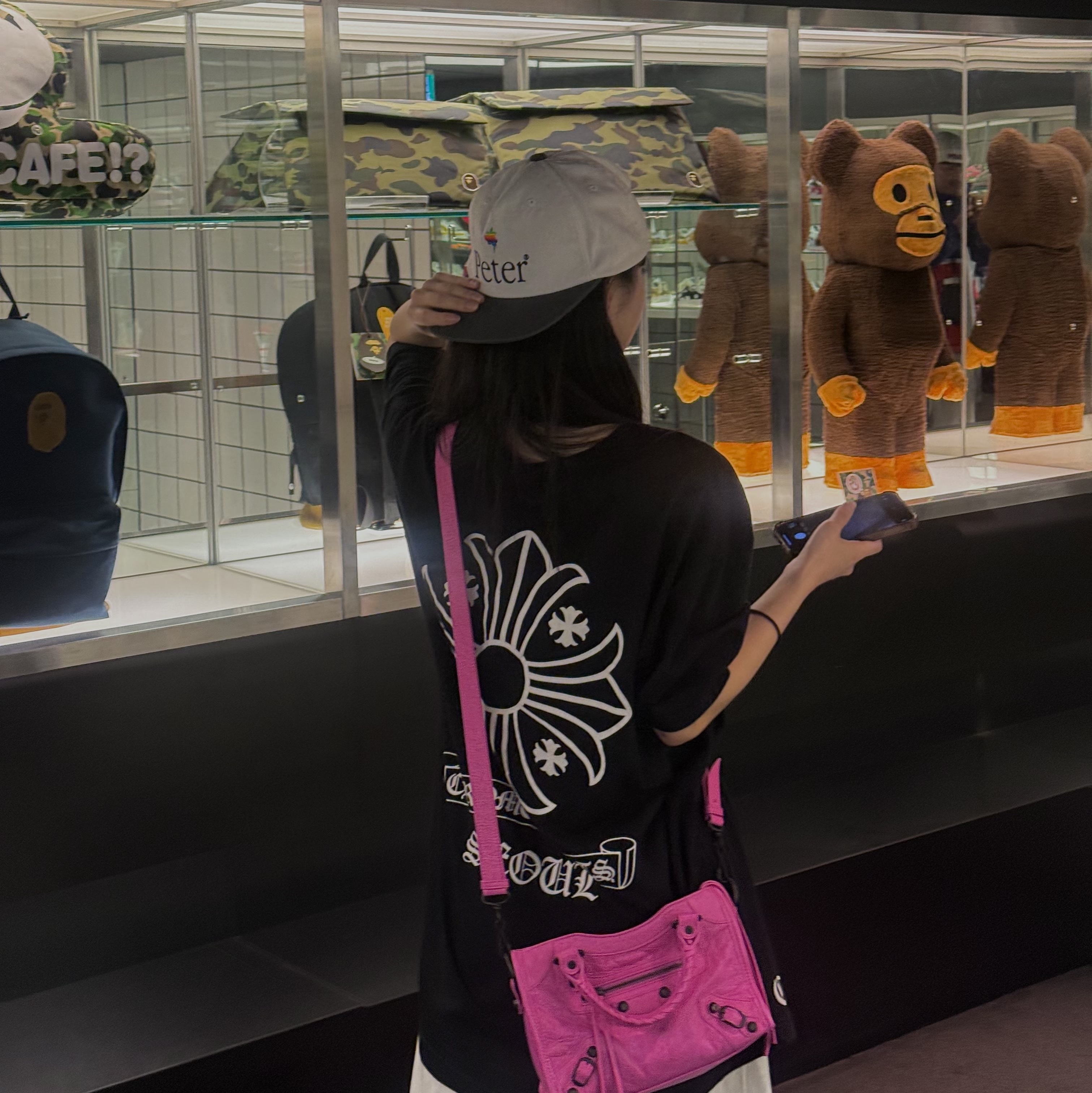 Chrome Hearts Horseshoe Logo T-Shirt Black - Seoul Exclusive, Balenciaga Le City Bag Mini Glossy Pink 착용 스타일 - 1