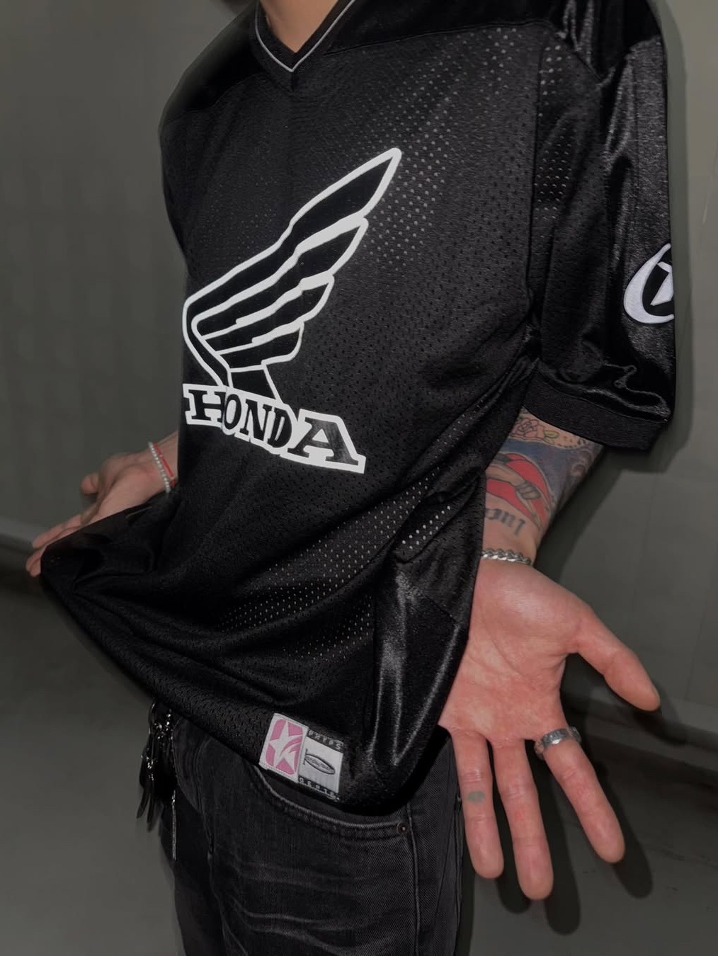 Honda Original Wing Logo Mesh T-Shirt Black 착용 스타일 - 2