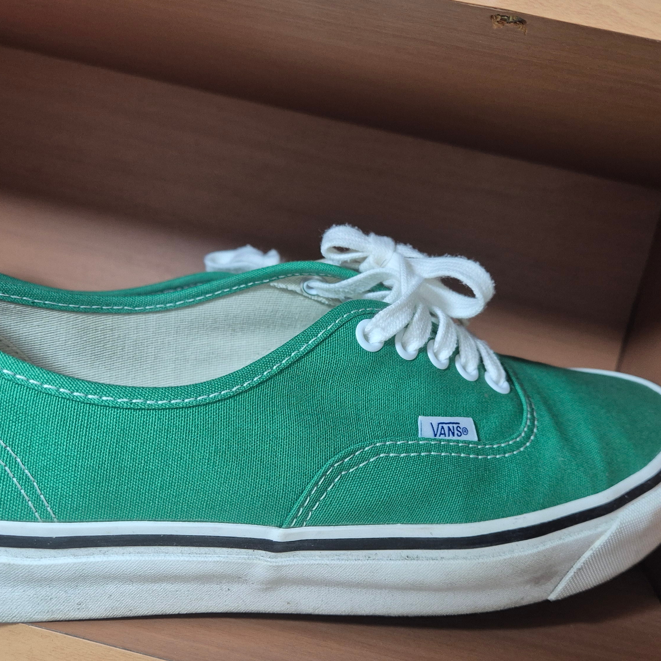 Vans Authentic 44 DX Anaheim Factory Emerald Green 착용 스타일