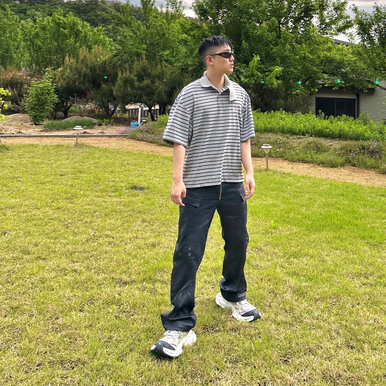 [KREAM 단독] Civision by CSC Double Collar Polo Grey Blue Striped, Balenciaga Cargo Sneakers White Grey 착용 스타일 - 1