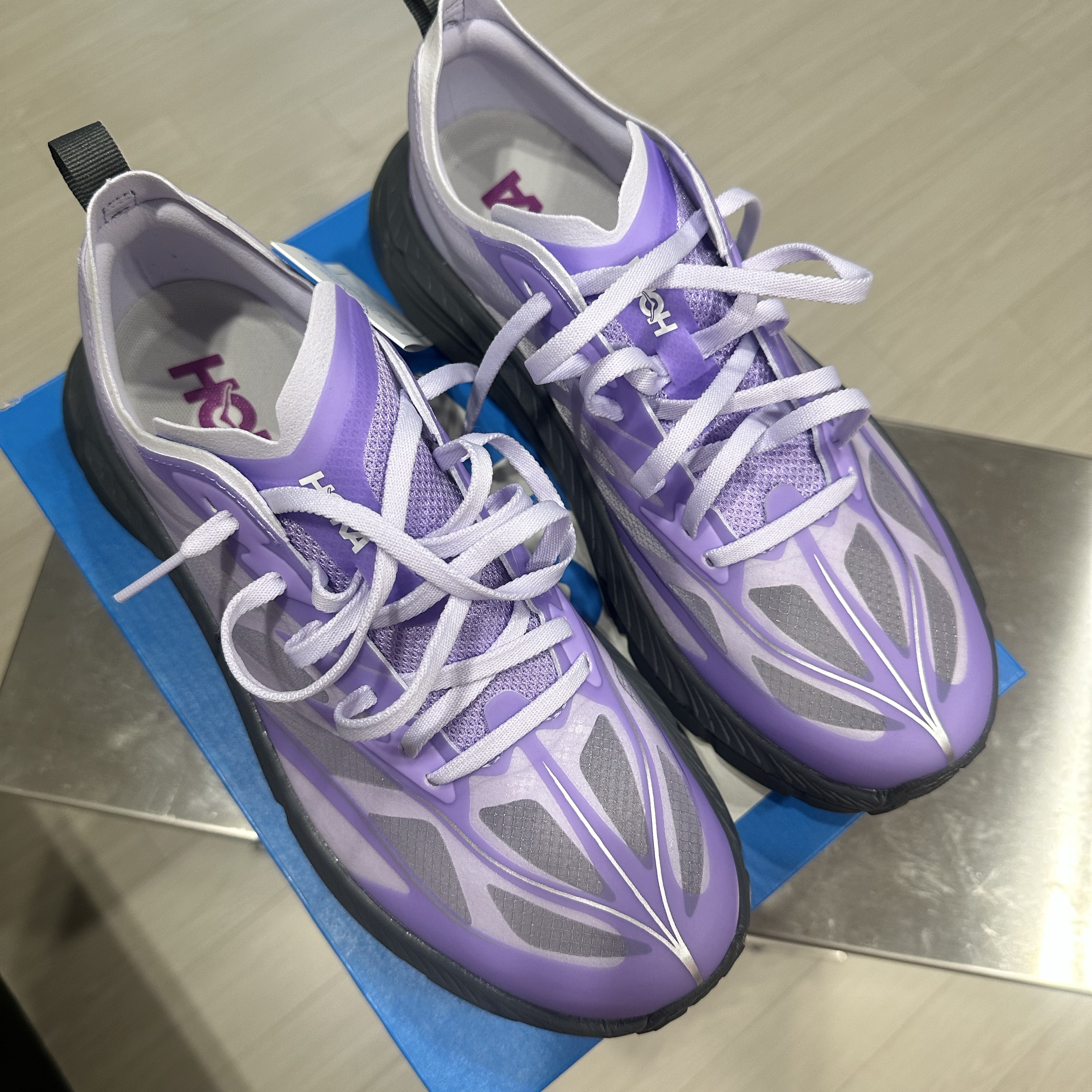 Hoka Mafate Speed 4 Lite Starlight Glow Aster Flower 착용 스타일
