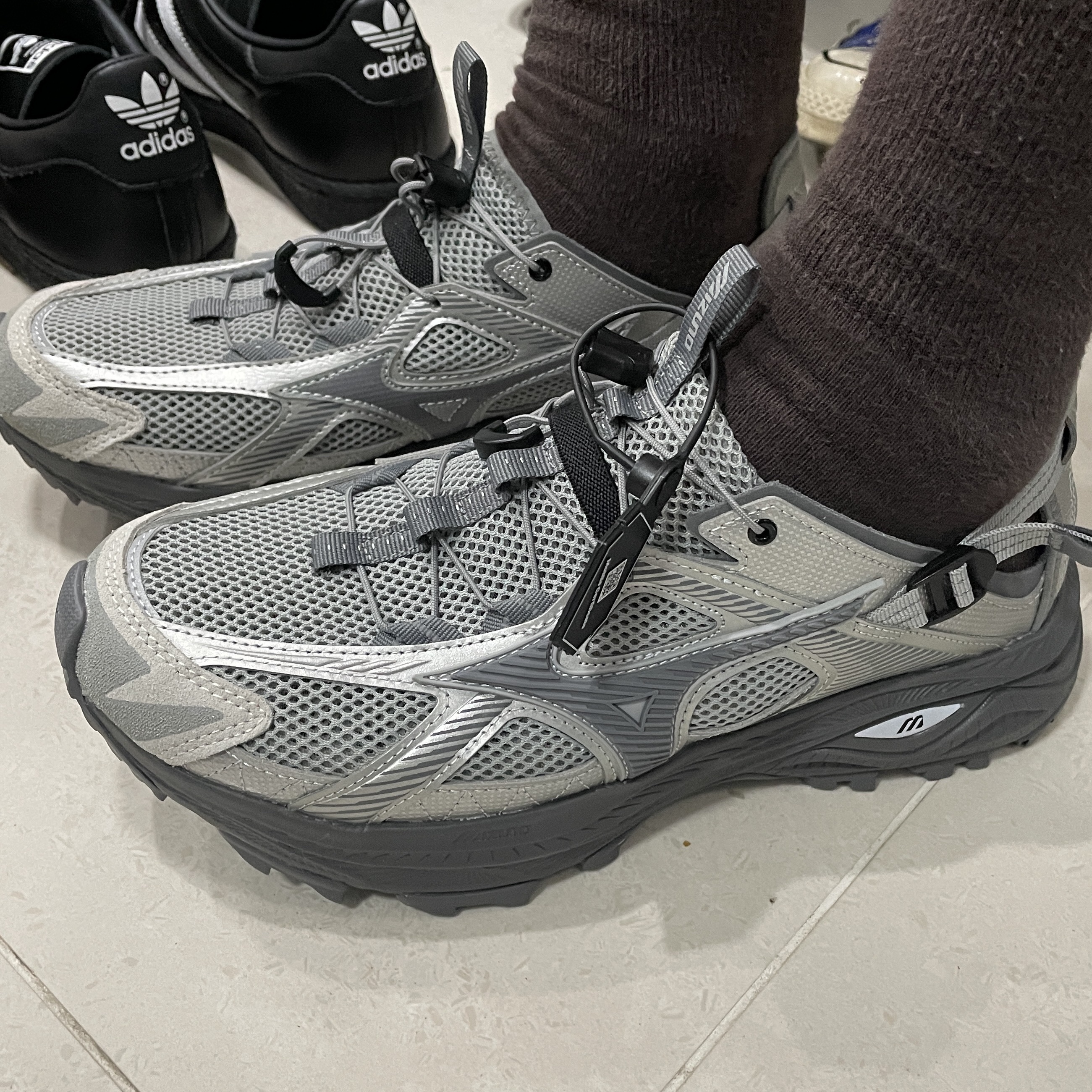 Mizuno Racer Trail SE Silver Grey 착용 스타일