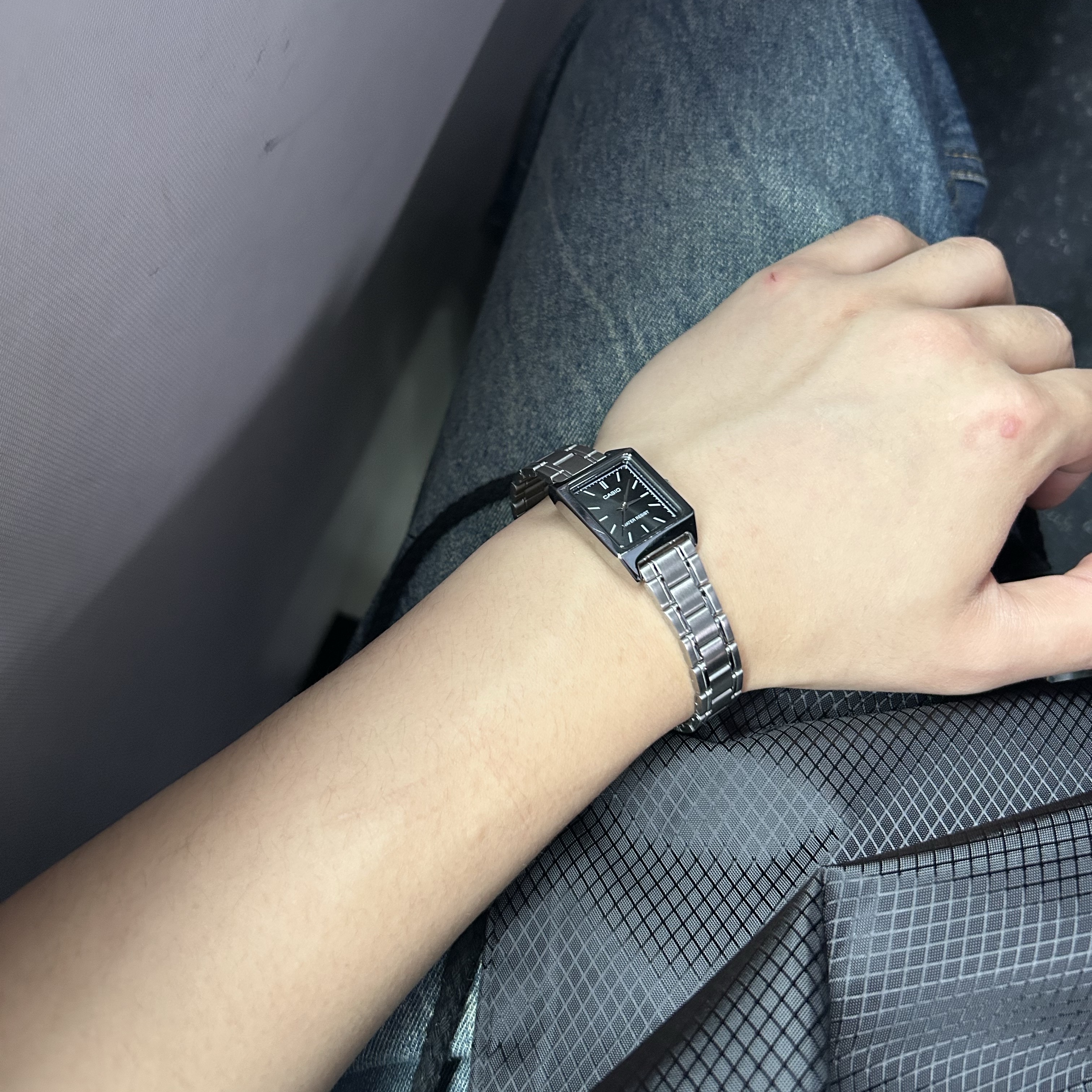 Casio LTP-V007D-1E 착용 스타일