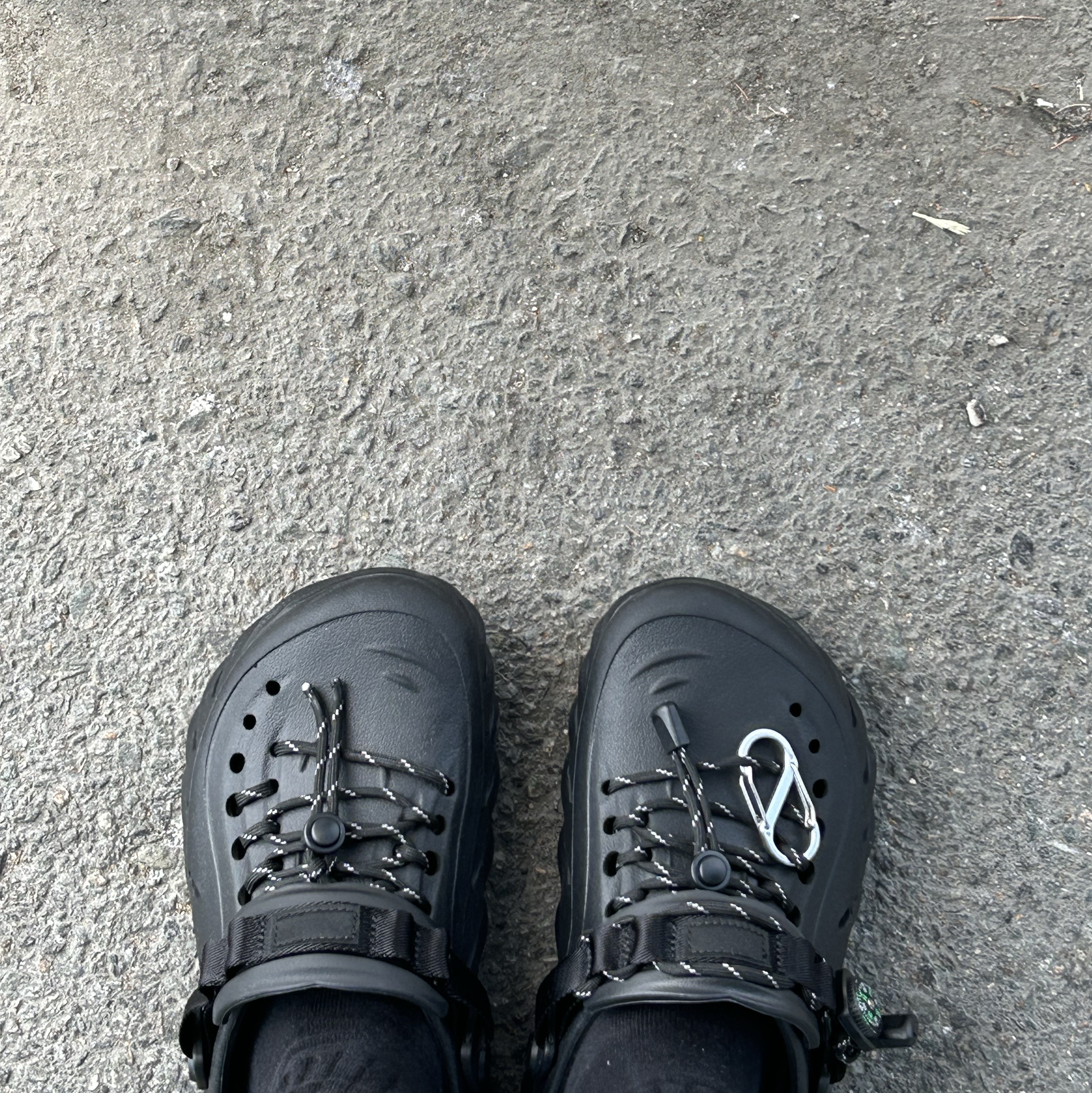 Crocs Echo Clog Black 착용 스타일