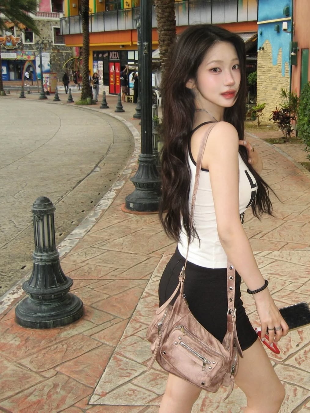 GRAILZ Leave Me Sleeveless Black 착용 스타일 - 5