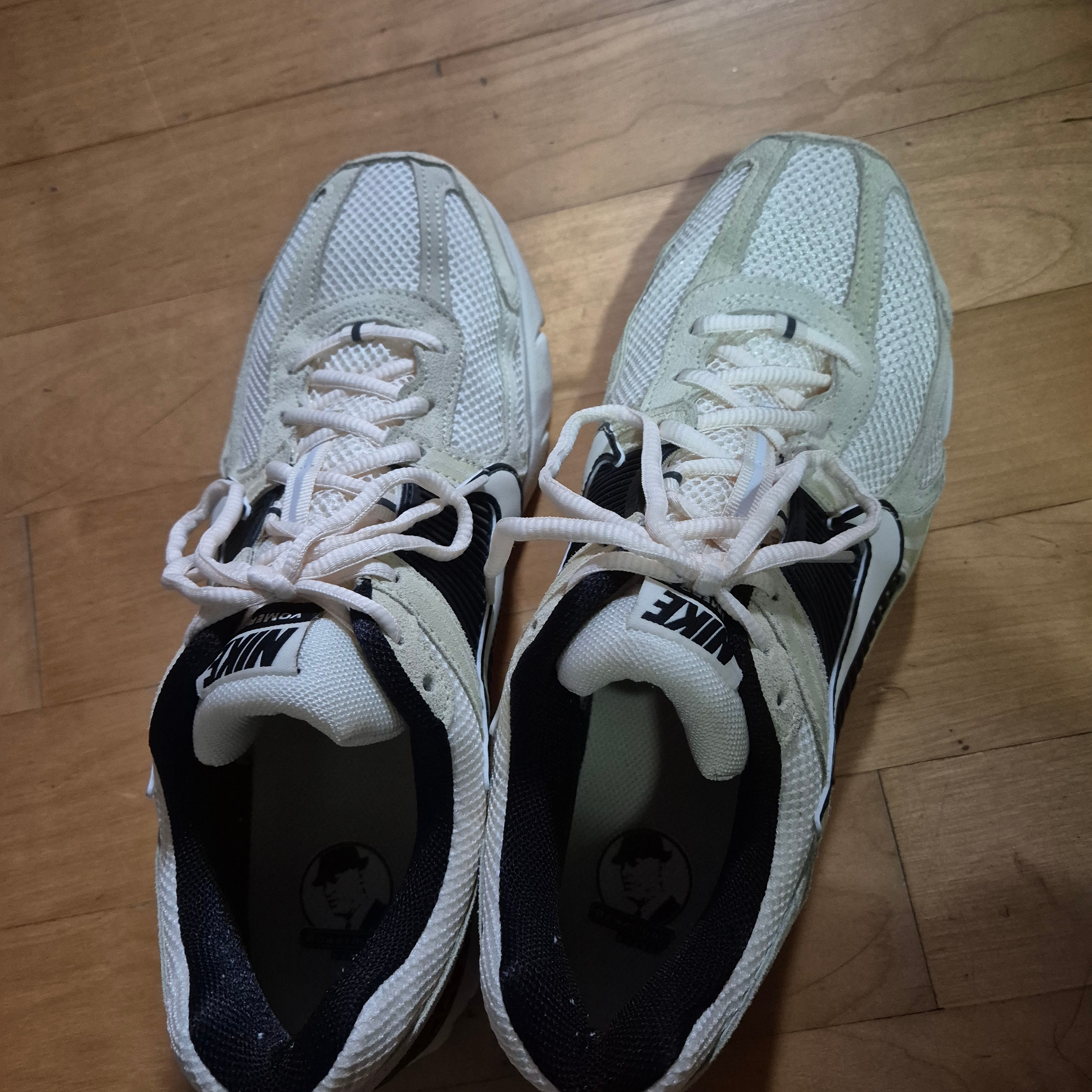 Nike Zoom Vomero 5 Alabaster Pale Ivory 착용 스타일