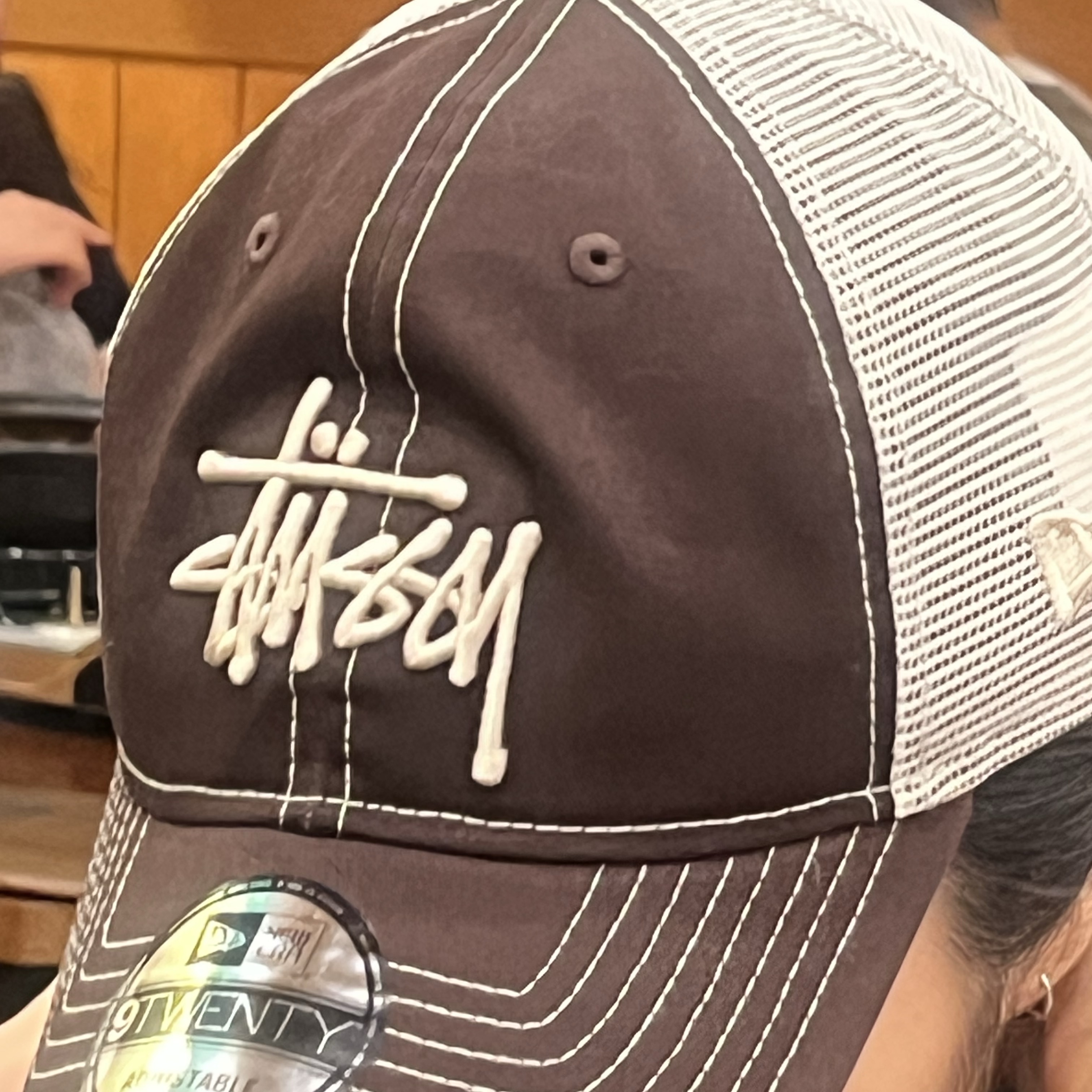 Stussy New Era 9twenty Basic Trucker Brown 착용 스타일