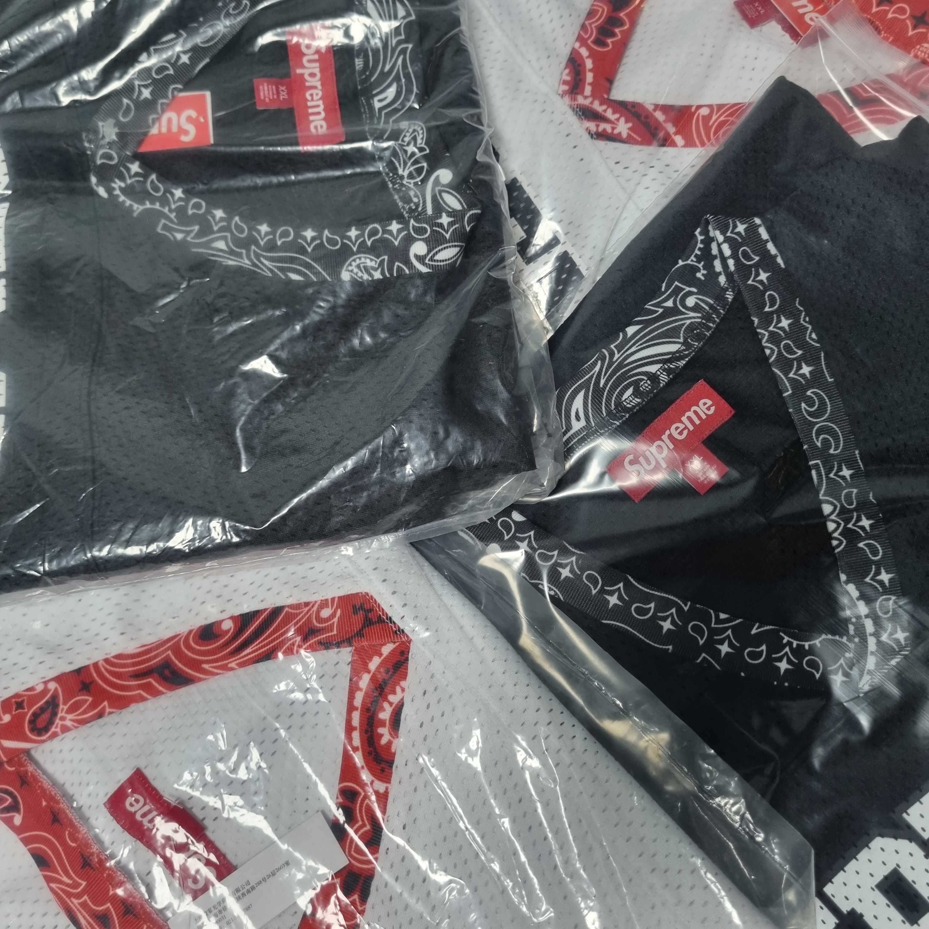 Supreme Bandana Football Jersey White - 25SS, Supreme Bandana Football Jersey Black - 25SS 착용 스타일
