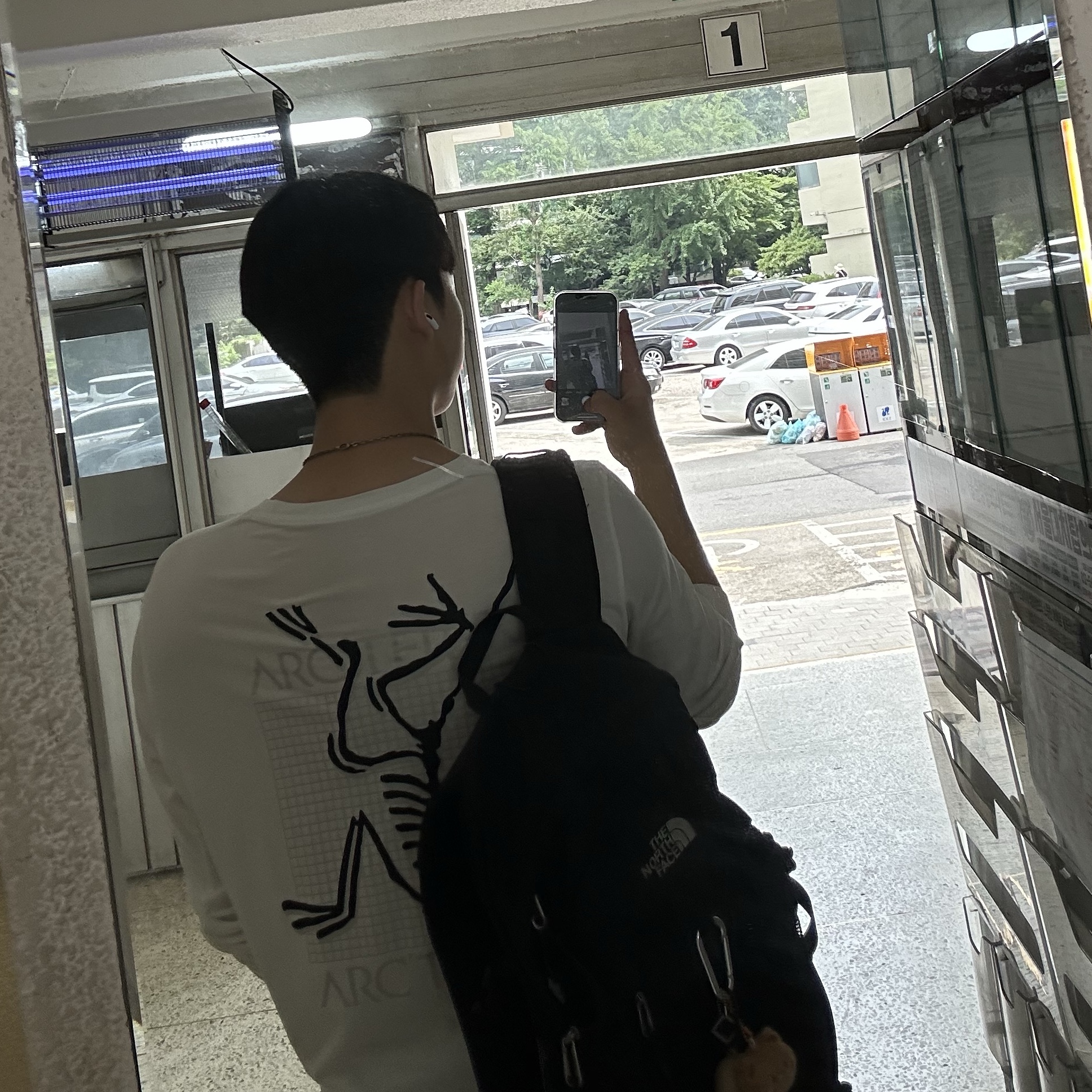 Arc'teryx Arc'Multi Bird Logo LS T-Shirt White Light, Human Made Carabiner 70mm Silver 착용 스타일