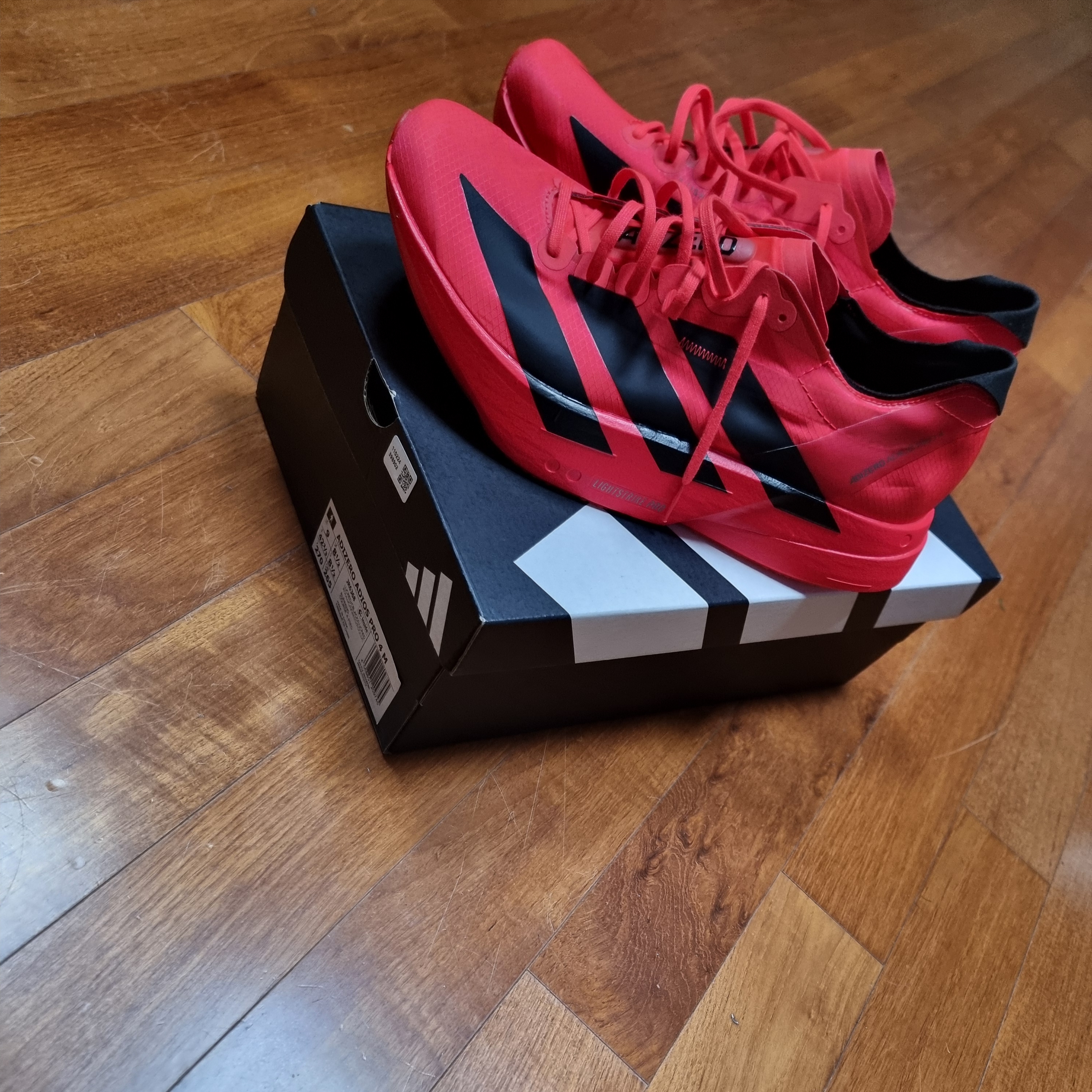 Adidas Adizero Adios Pro 4 Lucid Red Core Black 착용 스타일