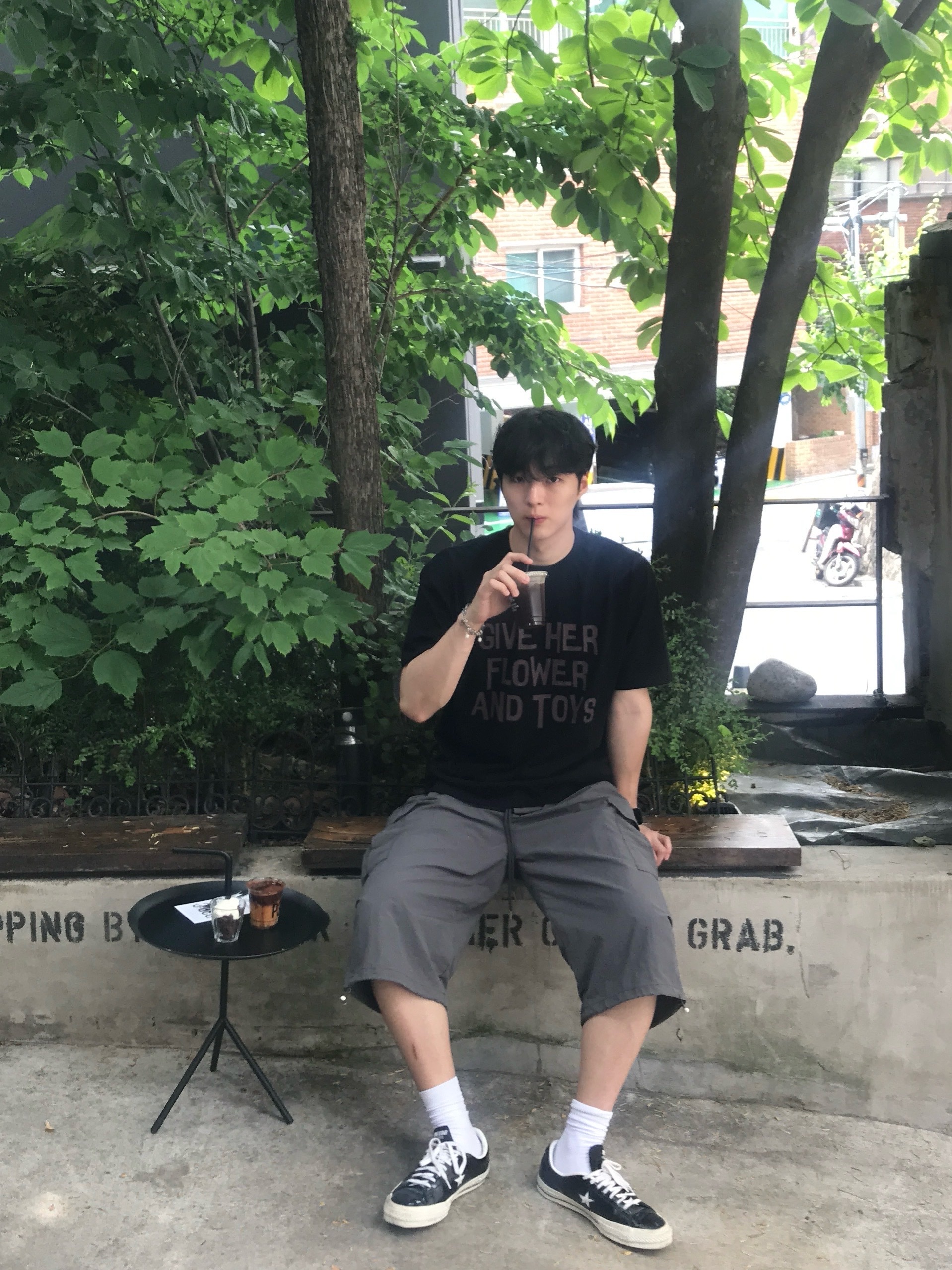 Converse One Star Ox HanByeol Black 착용 스타일 - 1