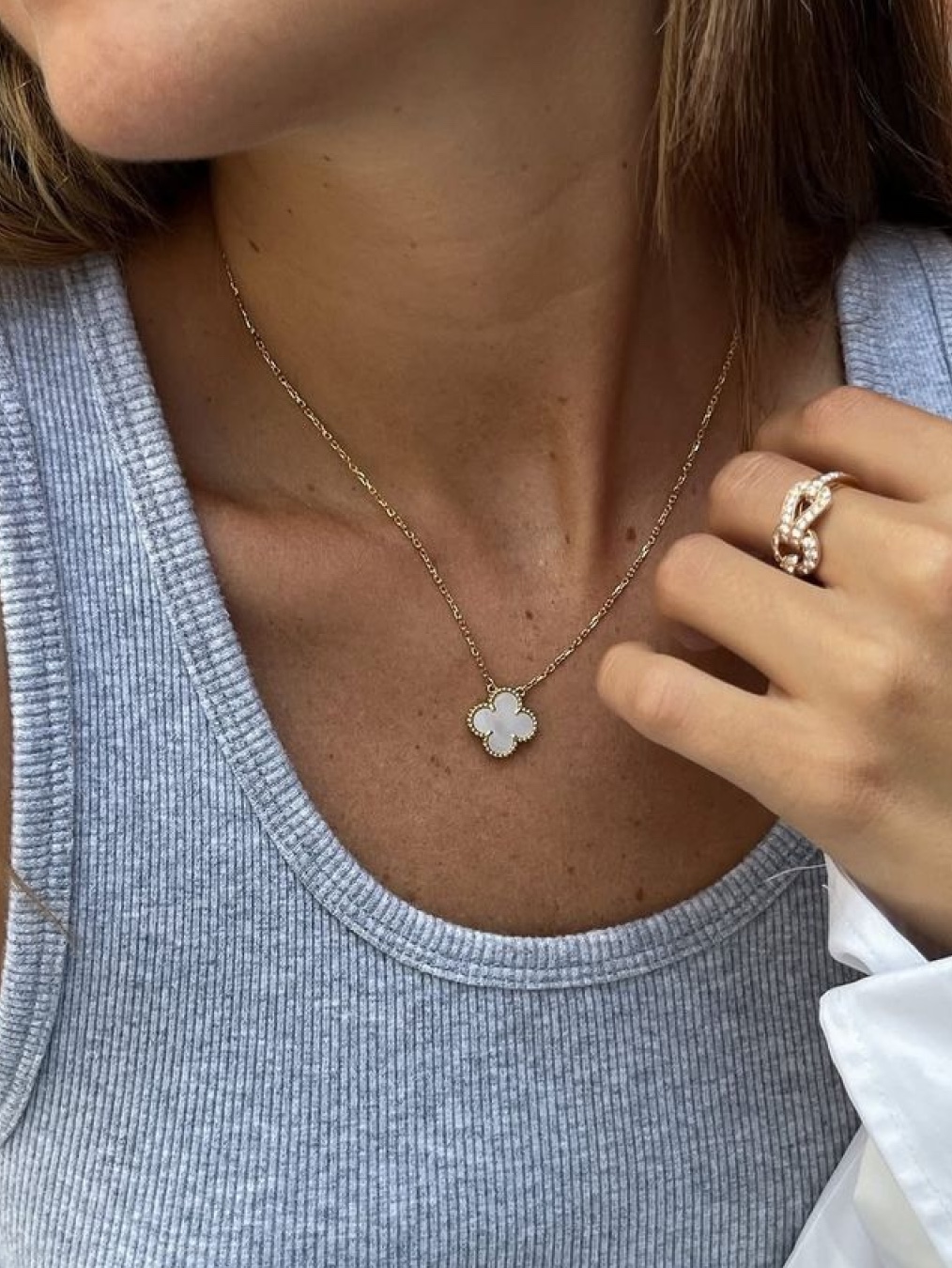 (W) Van Cleef & Arpels Vintage Alhambra Pendant Yellow Gold Onyx, (W) Van Cleef & Arpels Vintage Alhambra Long Necklace 20 Motifs White Gold Diamond 착용 스타일 - 10