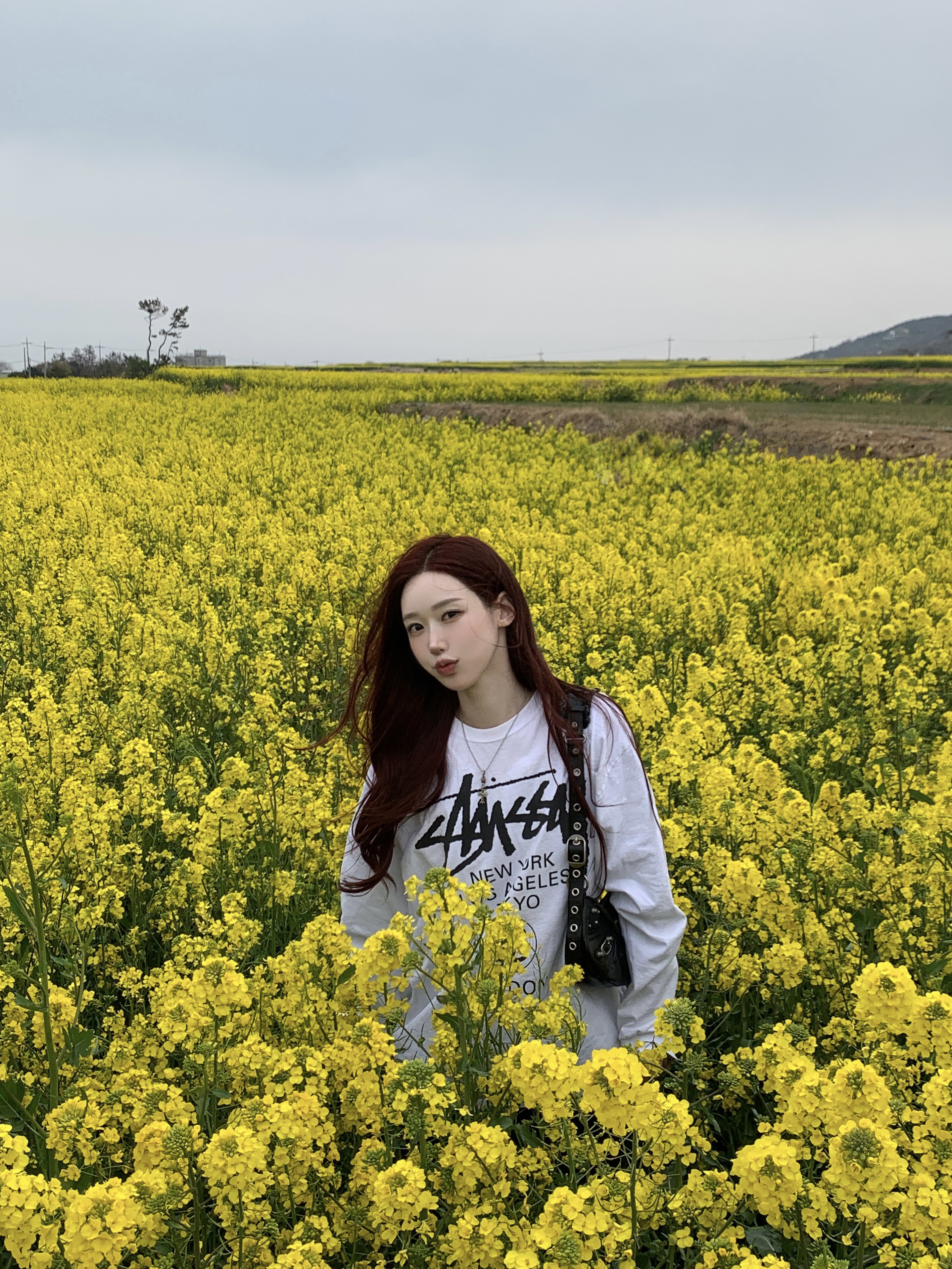 Stussy World Tour LS T-Shirt White 2023, Balenciaga Arena Lambskin Le Cagole XS Shoulder Bag Black 착용 스타일 - 1