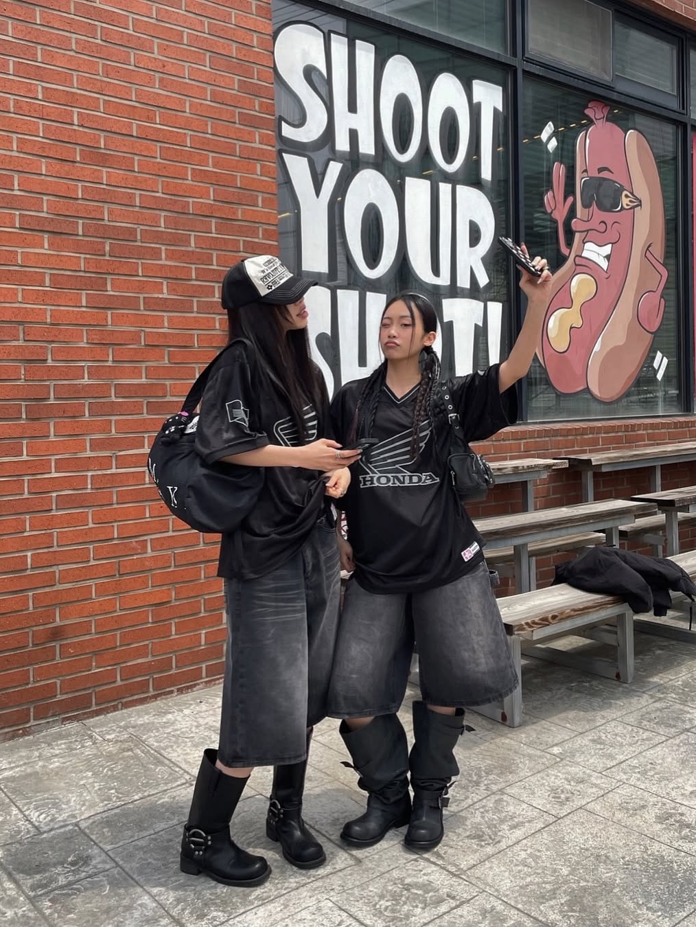 Honda Wing Logo Carpenter Bermuda Pants Charcoal, Honda Original Wing Logo Mesh T-Shirt Black 착용 스타일 - 1