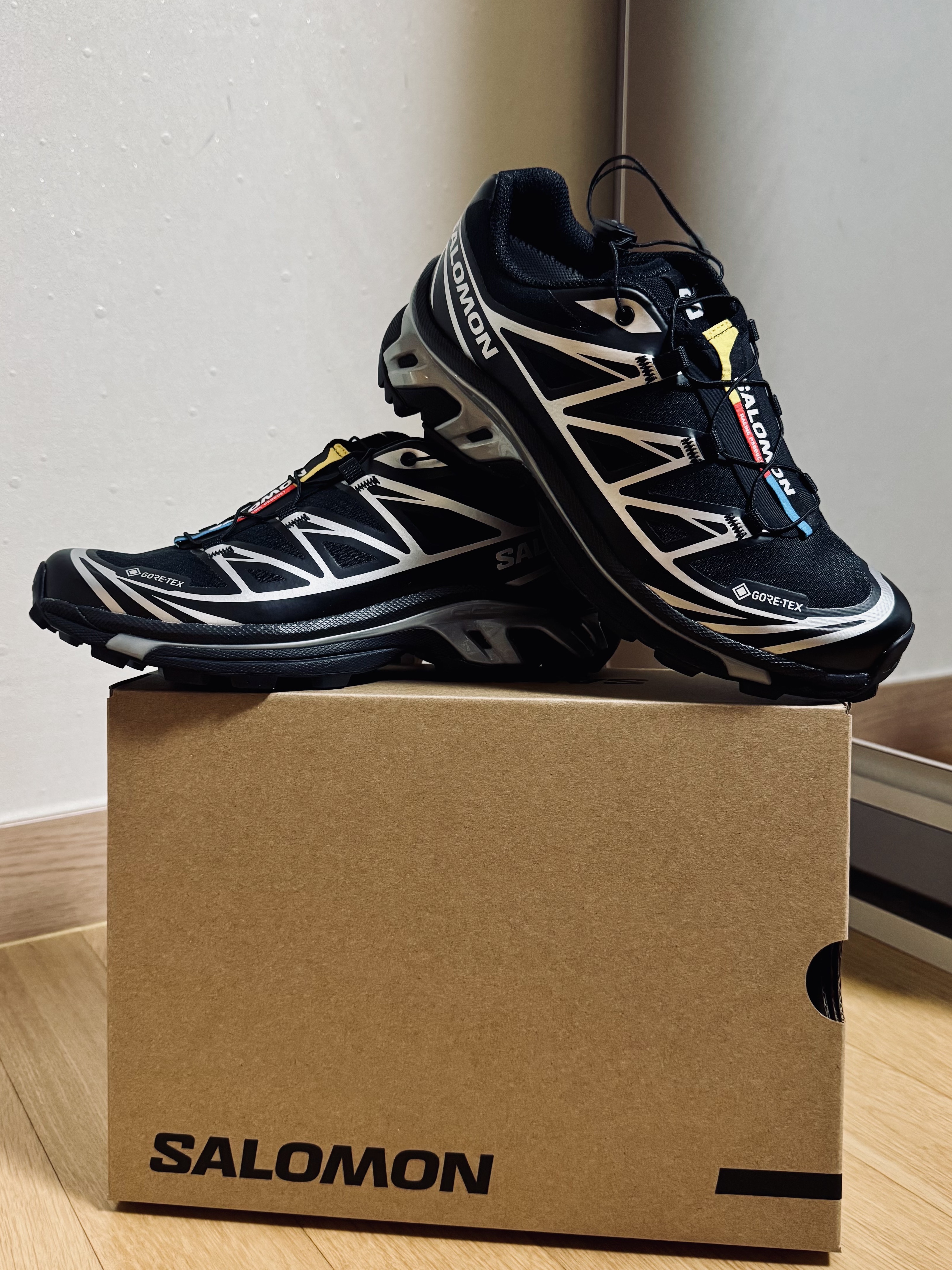 Salomon XT-6 GTX Black Silver 착용 스타일