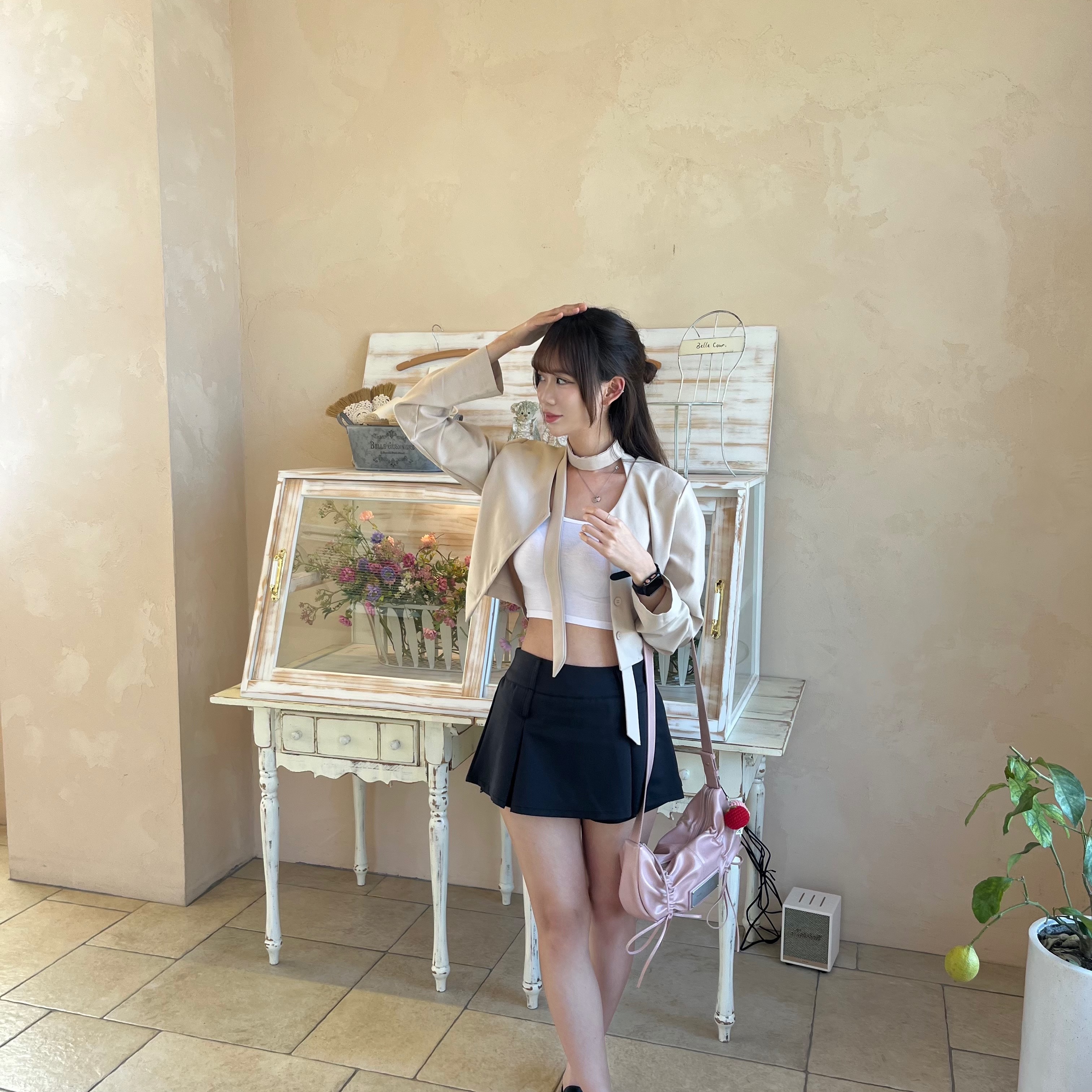 Matin Kim Half Shirring Ribbon Round Bag Pink 착용 스타일 - 1