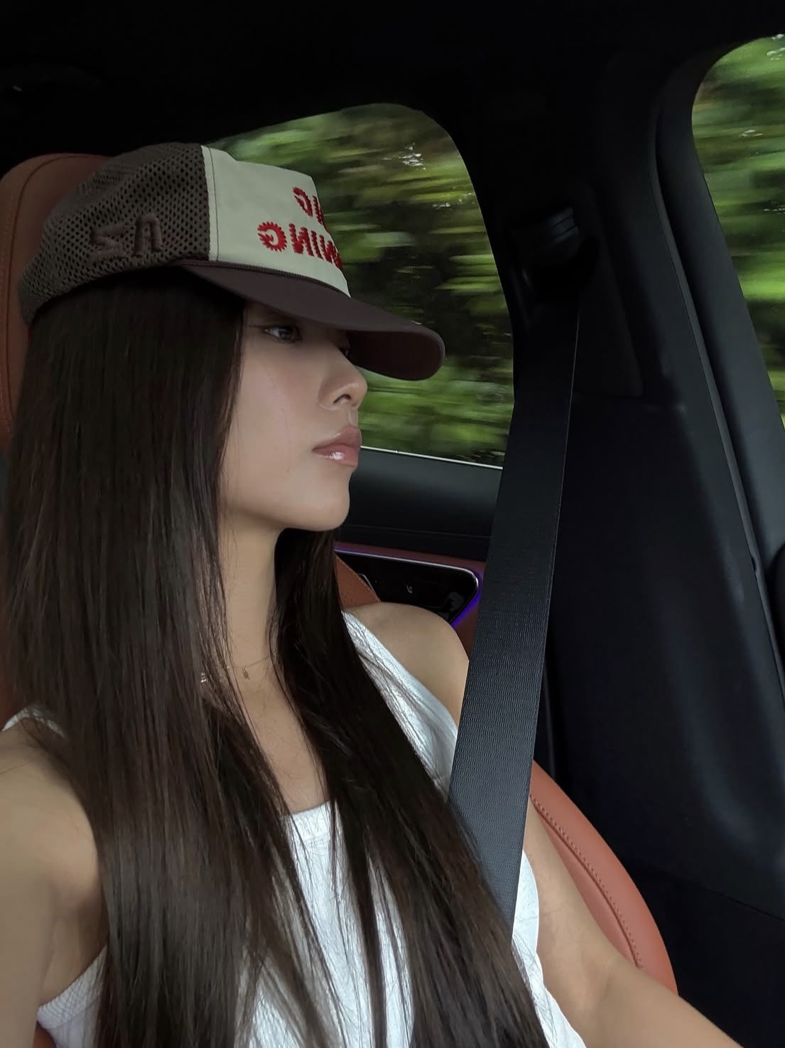 Alex Zono I Dig Running Trucker Hat OG Brown 착용 스타일 - 2