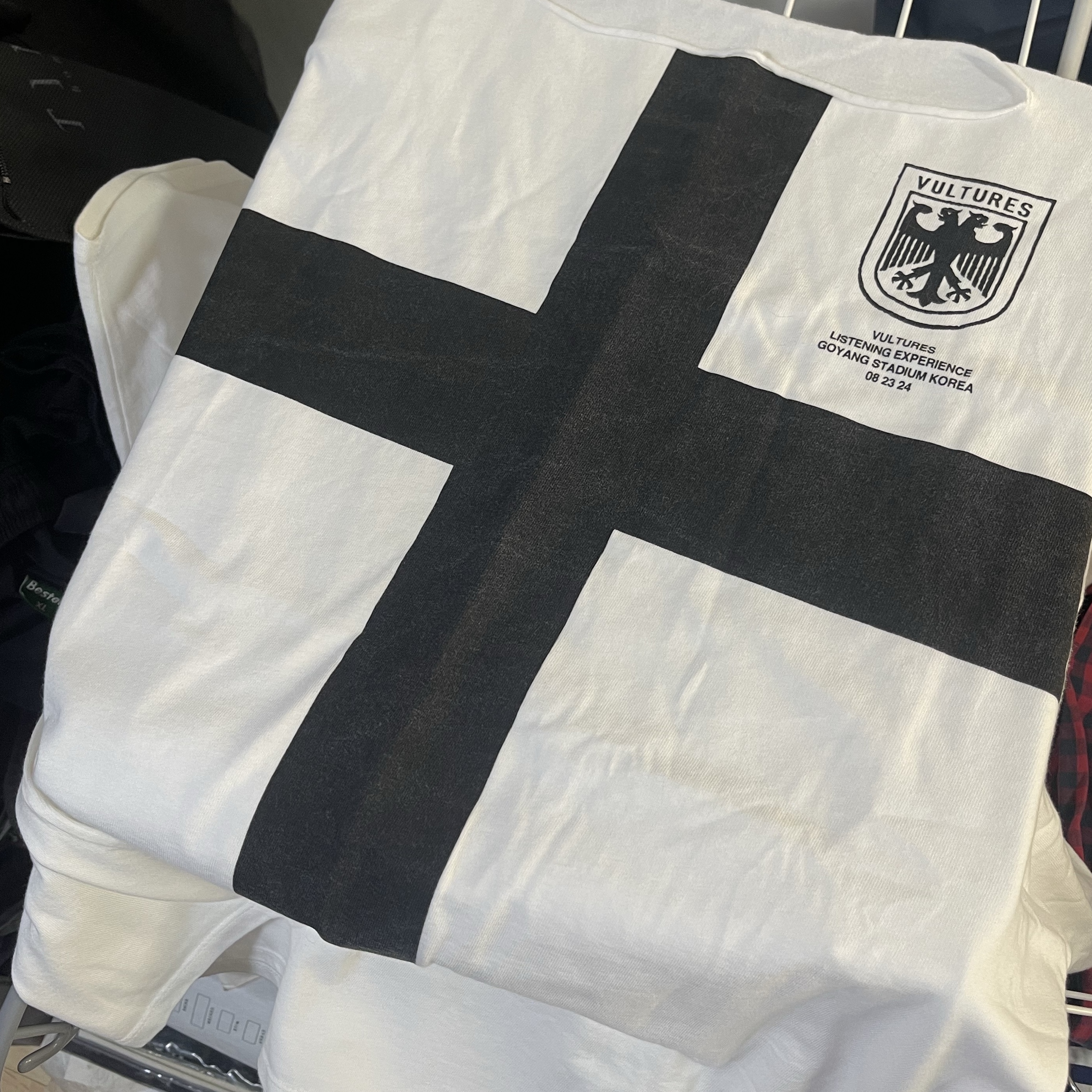 ¥$ Vultures Merch T-Shirt 1 White - Korea Exclusive 착용 스타일