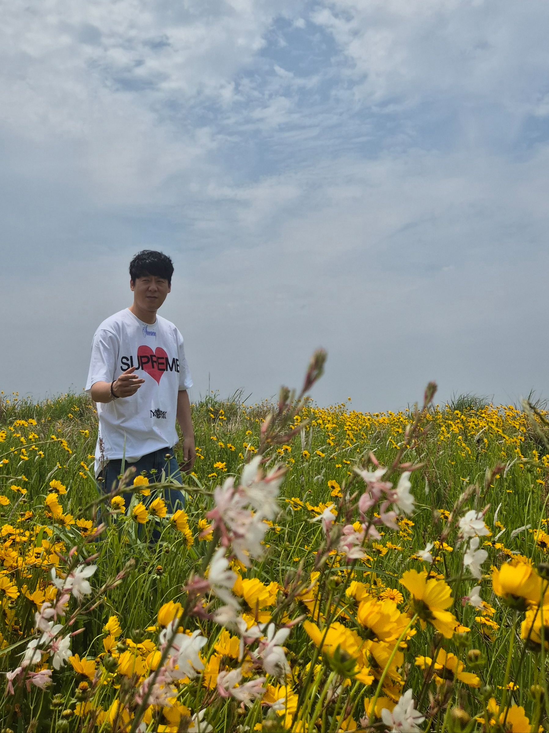Supreme Announcing T-Shirt White - 25SS, Adidas Flames Denim Shorts Blue - KR Sizing 착용 스타일 - 4