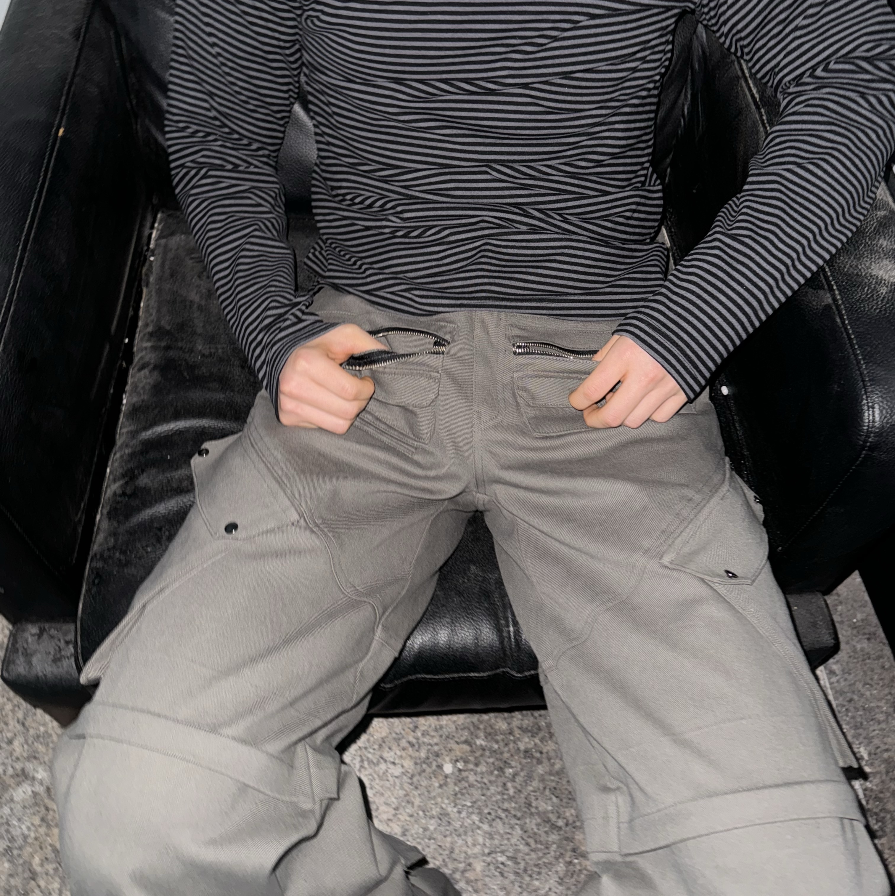 Blue Sunflower Utlity Cargo Pants Khaki 착용 스타일 - 3