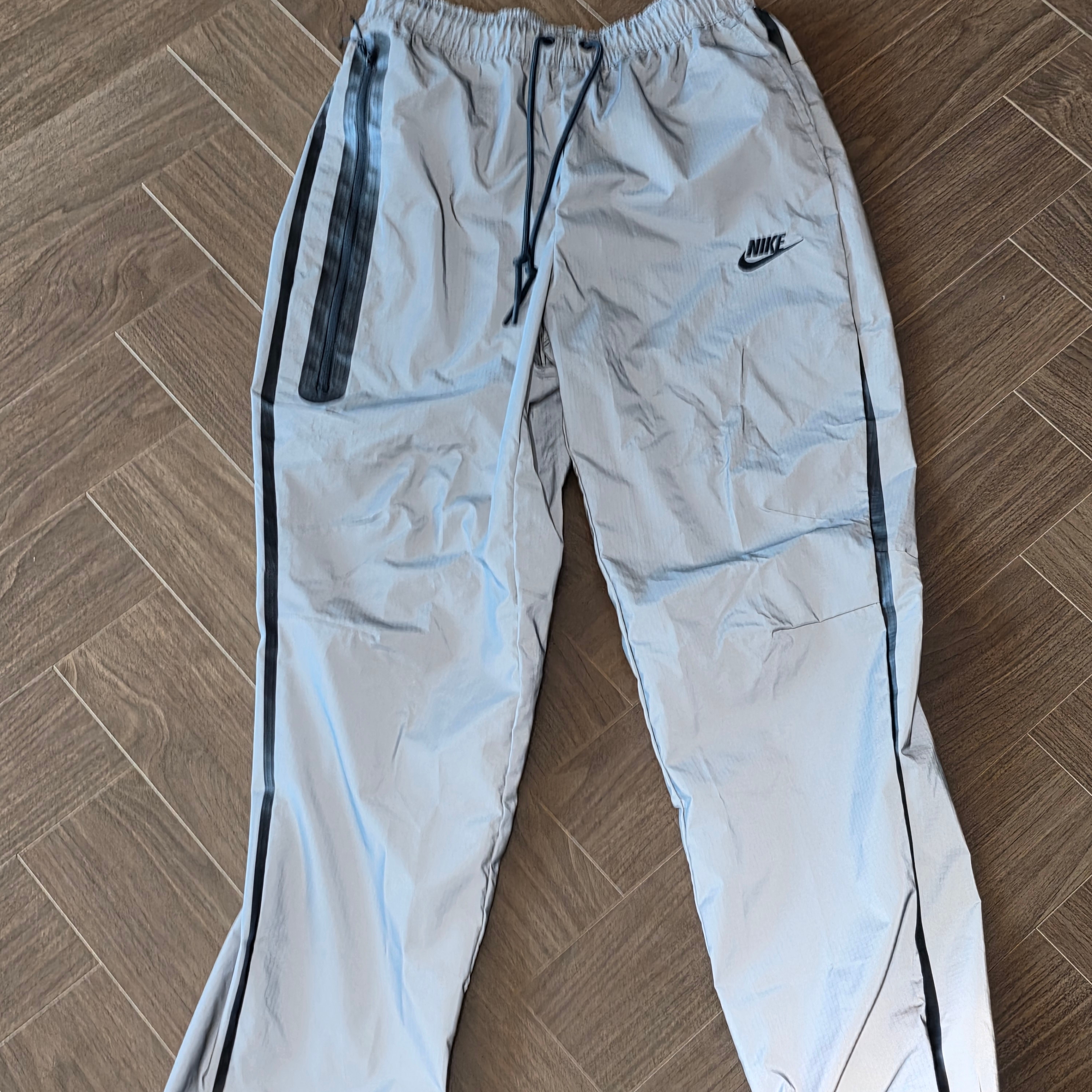 Nike Tech Woven Flash Trousers Reflect Silver - Asia 착용 스타일